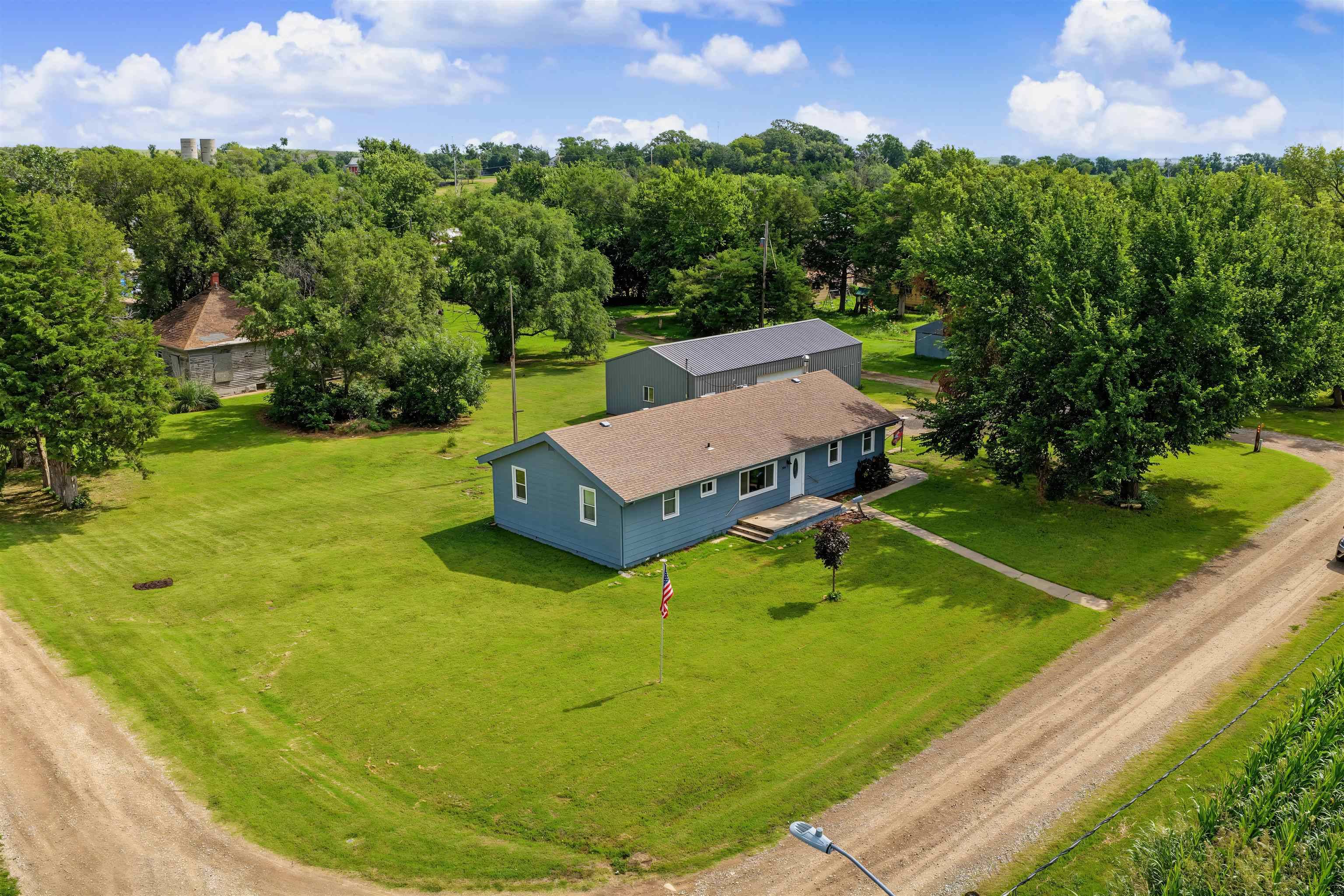 300 E Railroad Ave, Beverly, KS 67423-9110
