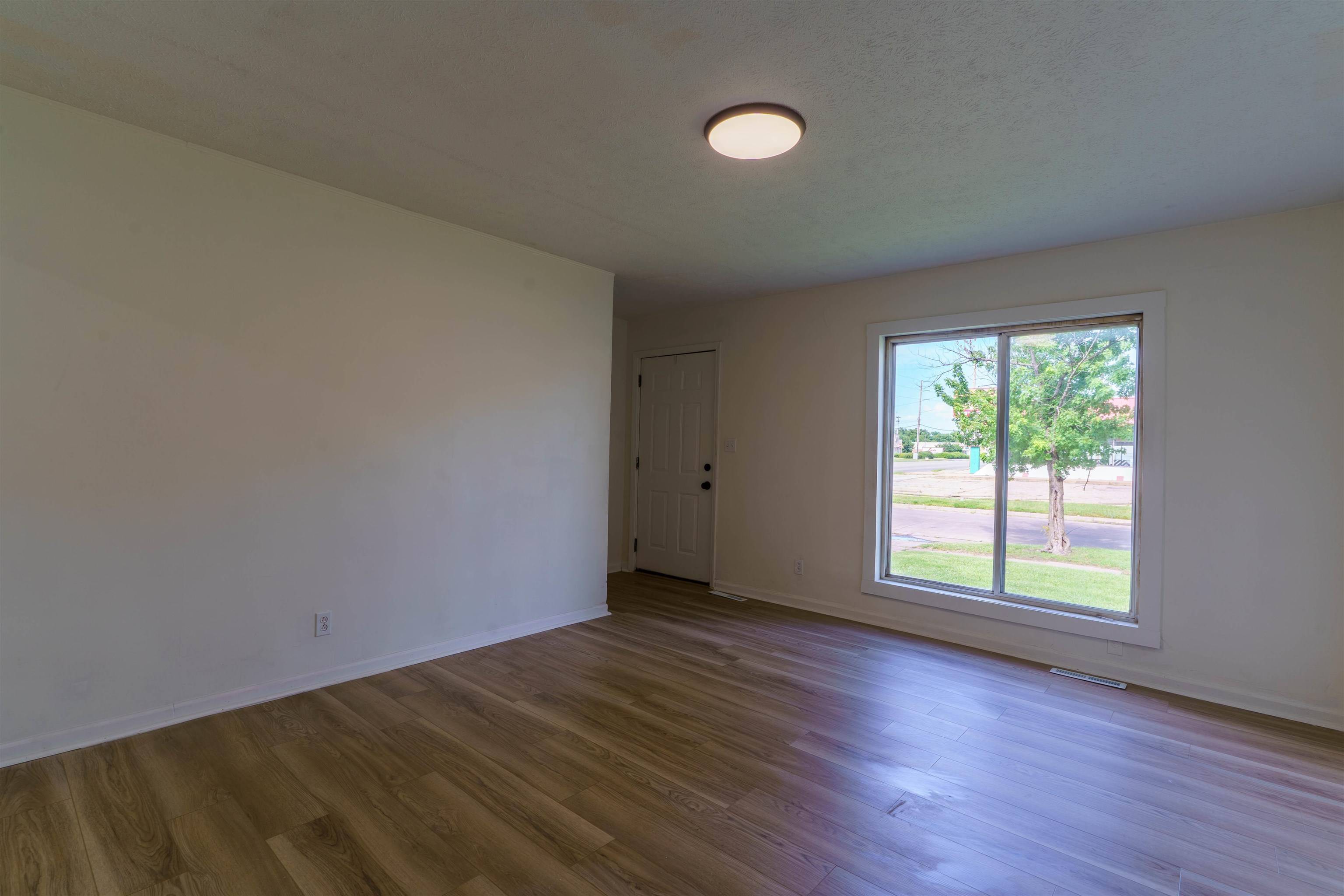 1353 N PERSHING AVE, Wichita, KS 67208