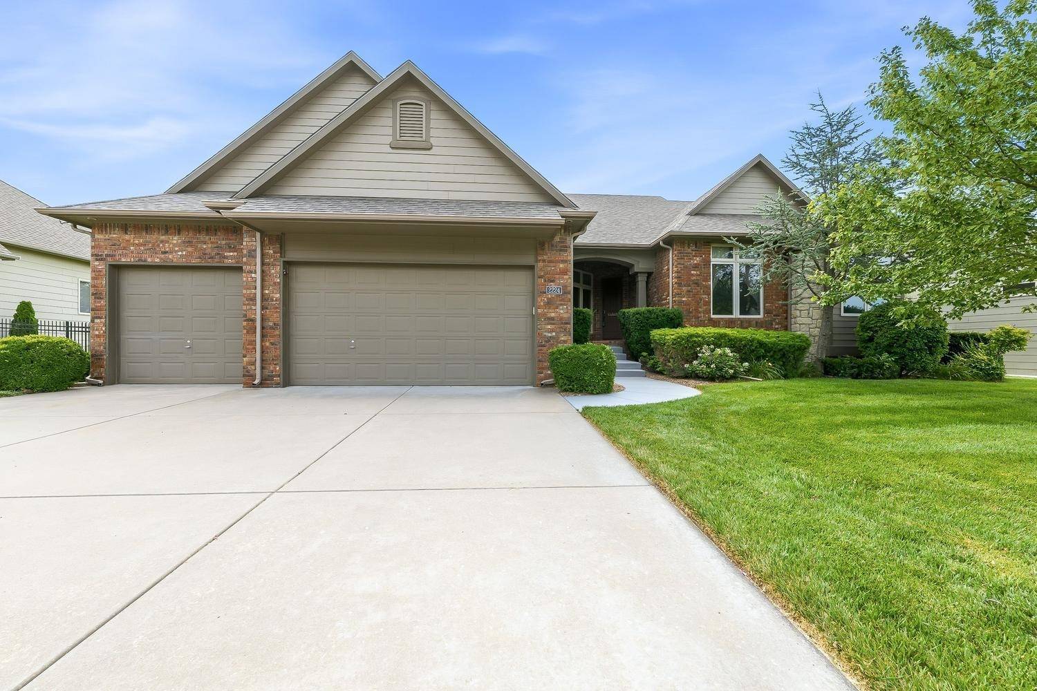 2224 N Rough Creek Rd, Derby, KS 67037