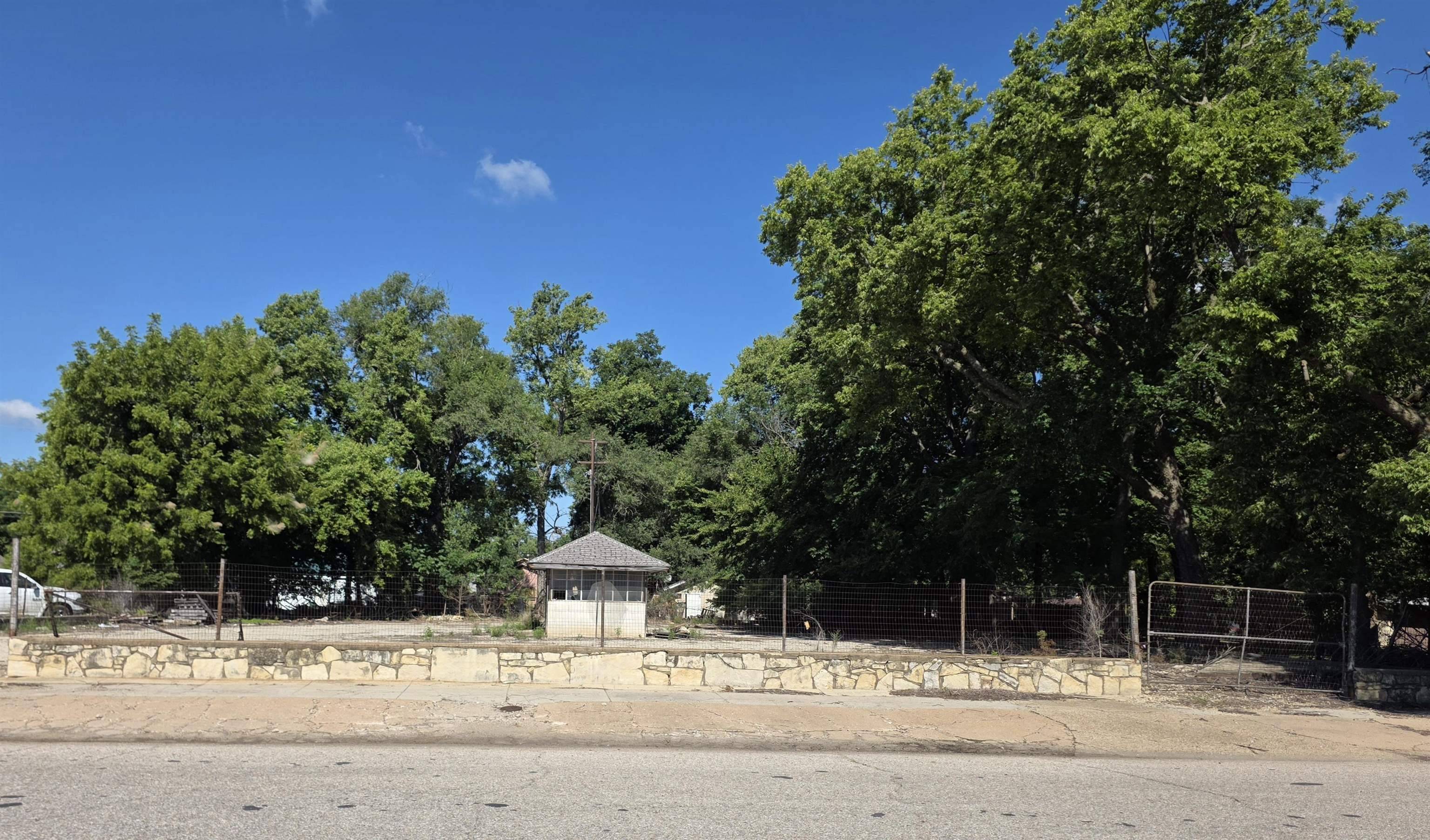 715 Manning, Winfield, KS 67156