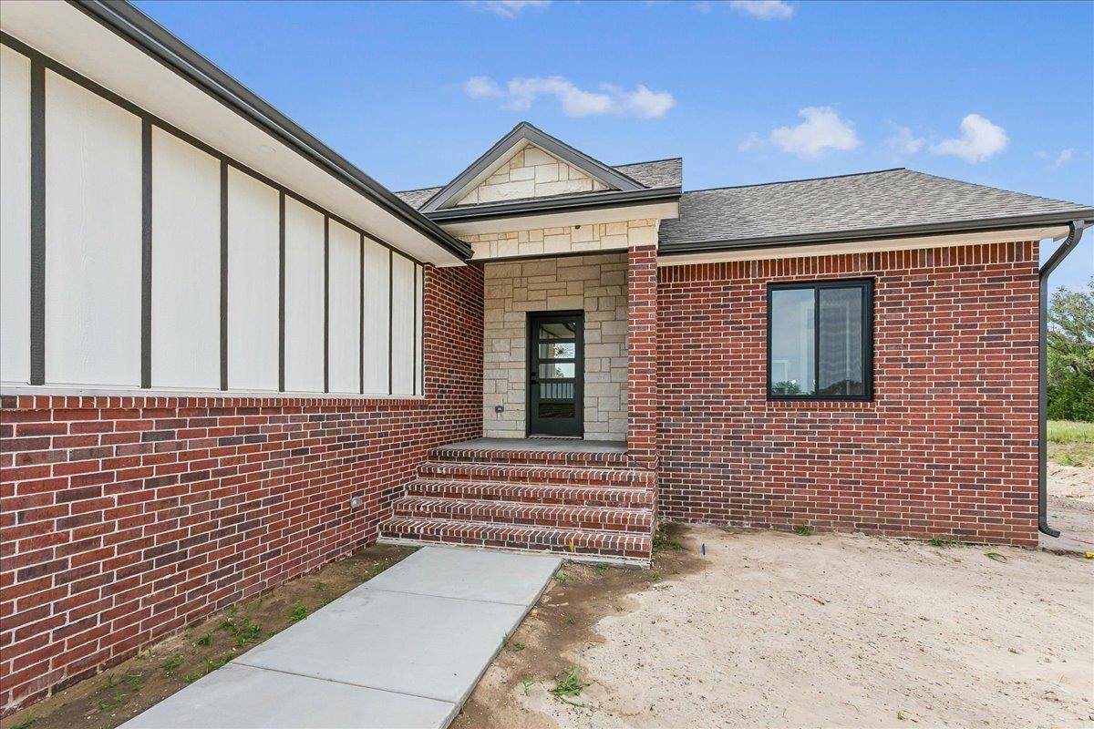 3502 S Bluelake Ct, Wichita, KS 67215