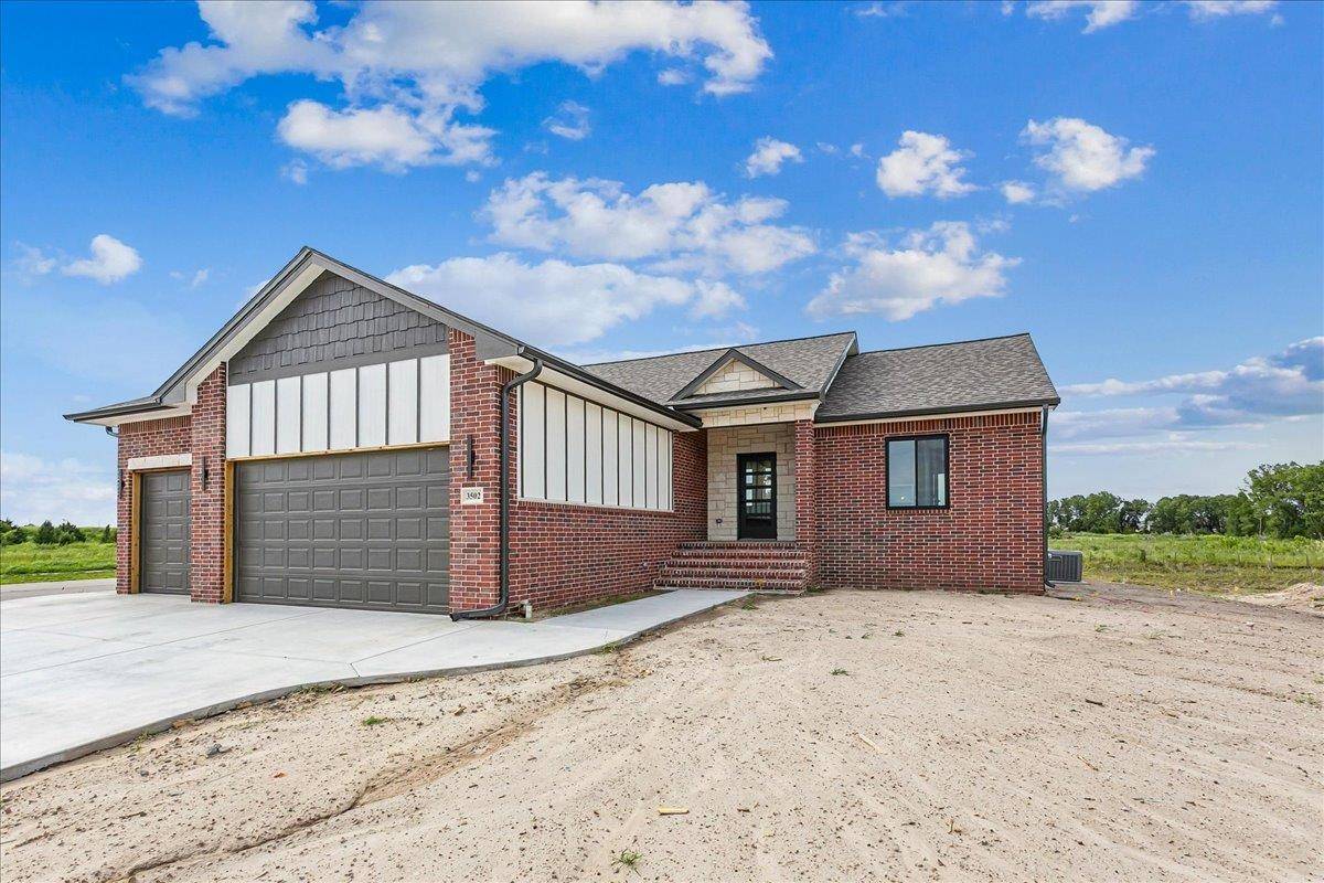 3502 S Bluelake Ct, Wichita, KS 67215