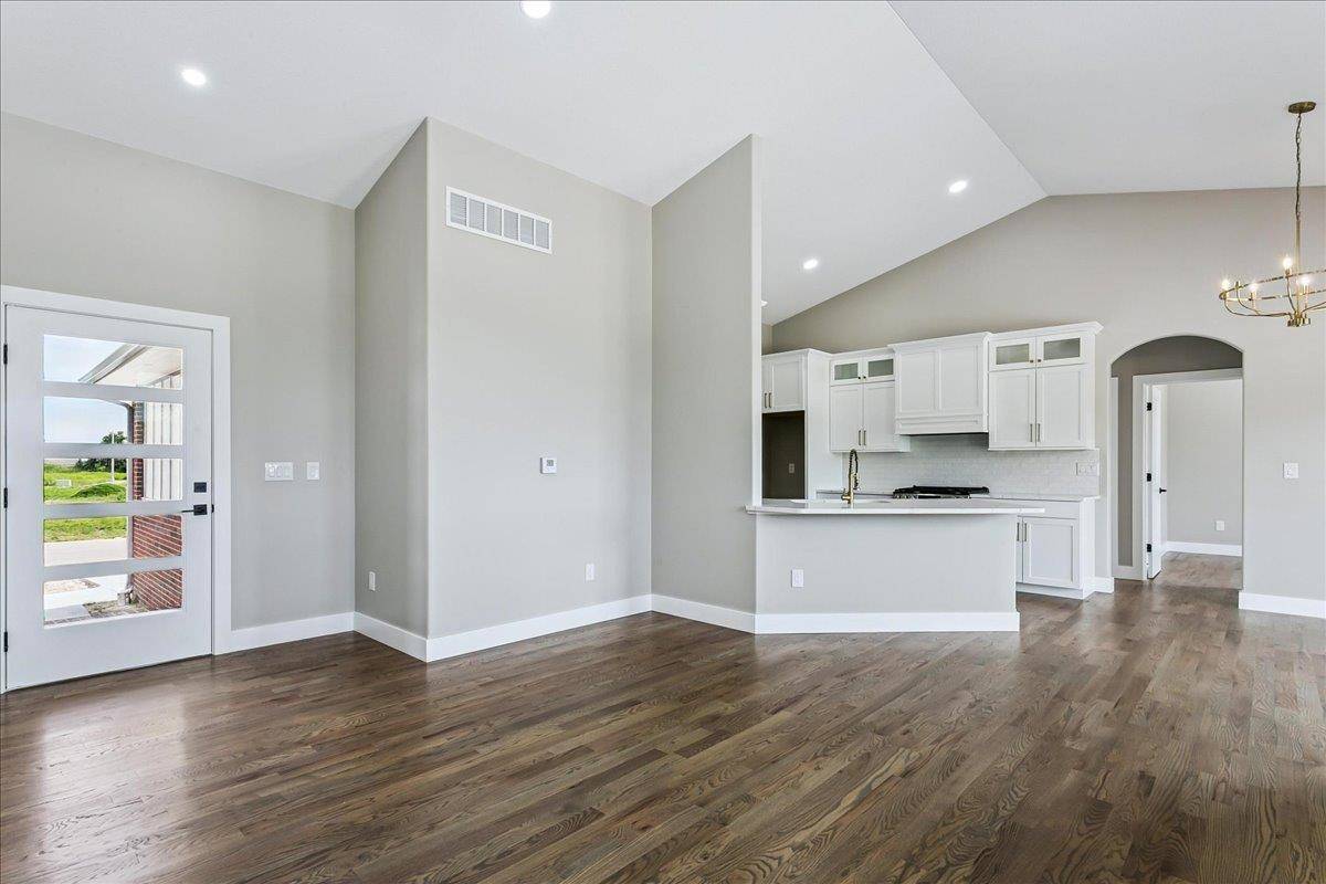 3502 S Bluelake Ct, Wichita, KS 67215