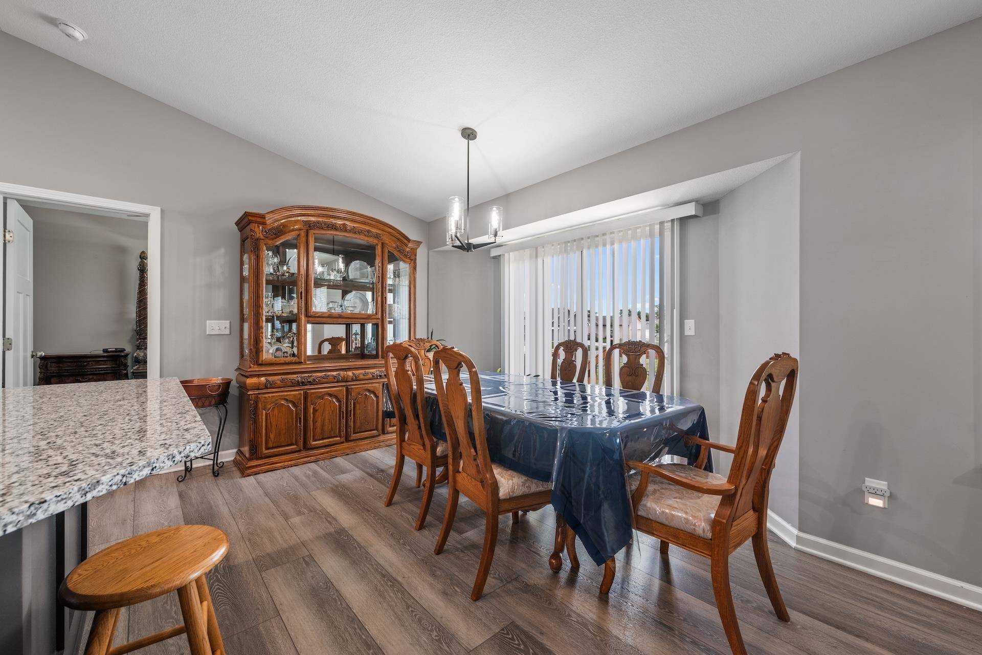 10567 W Sondra Ct, Maize, KS 67101-4122