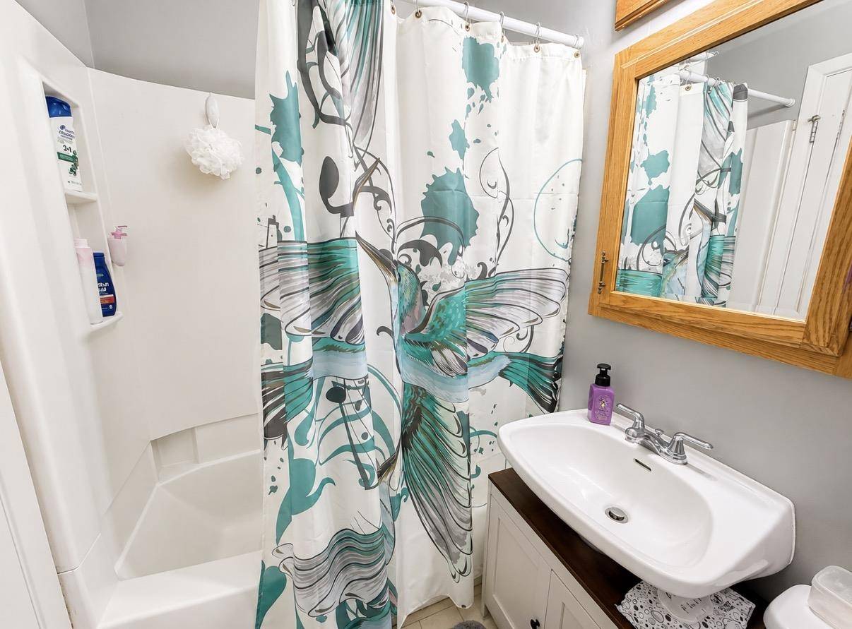 801 Greenbriar Dr., Salina, KS 67401
