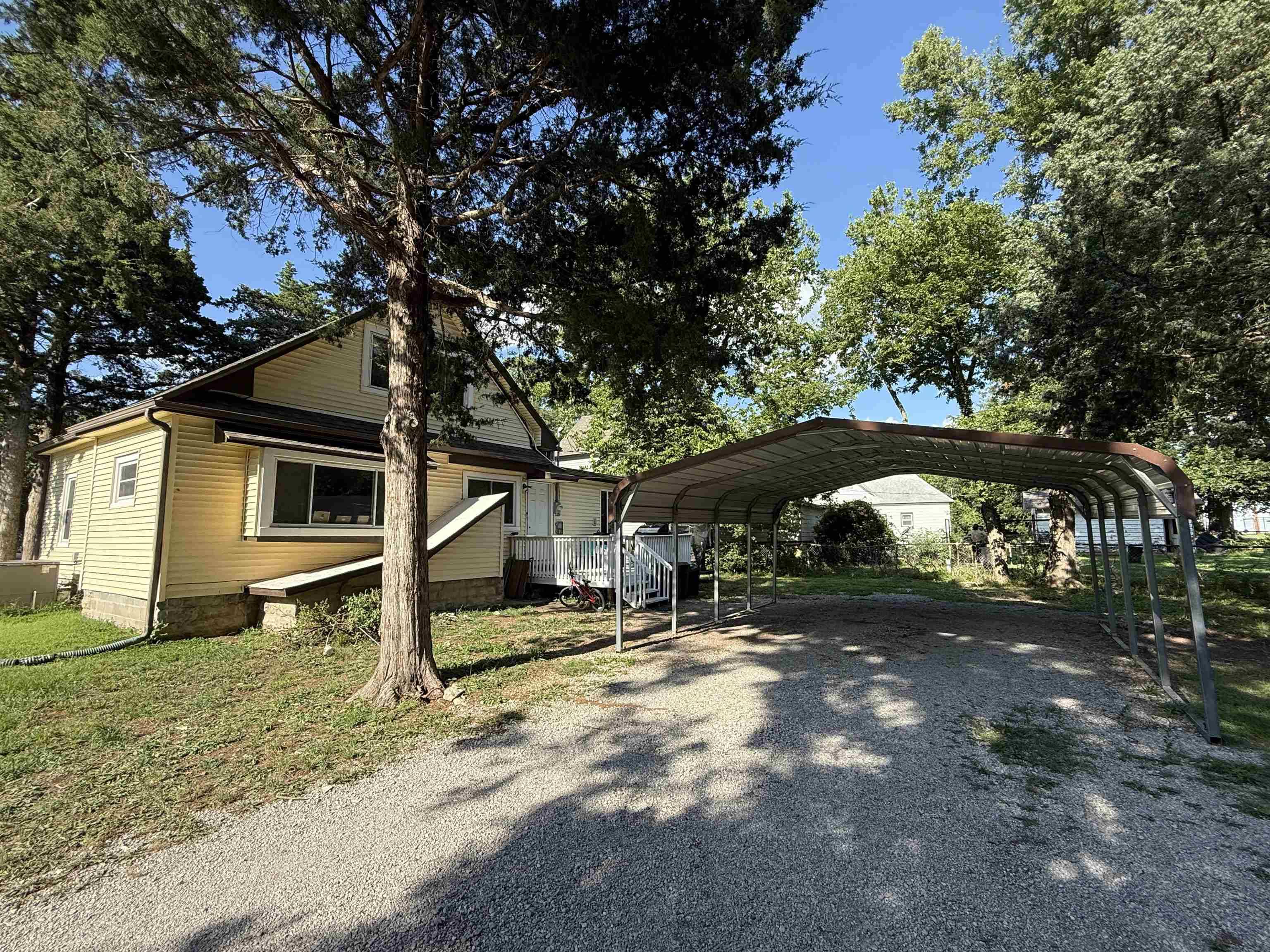 901 E 11th Ave, Winfield, KS 67156