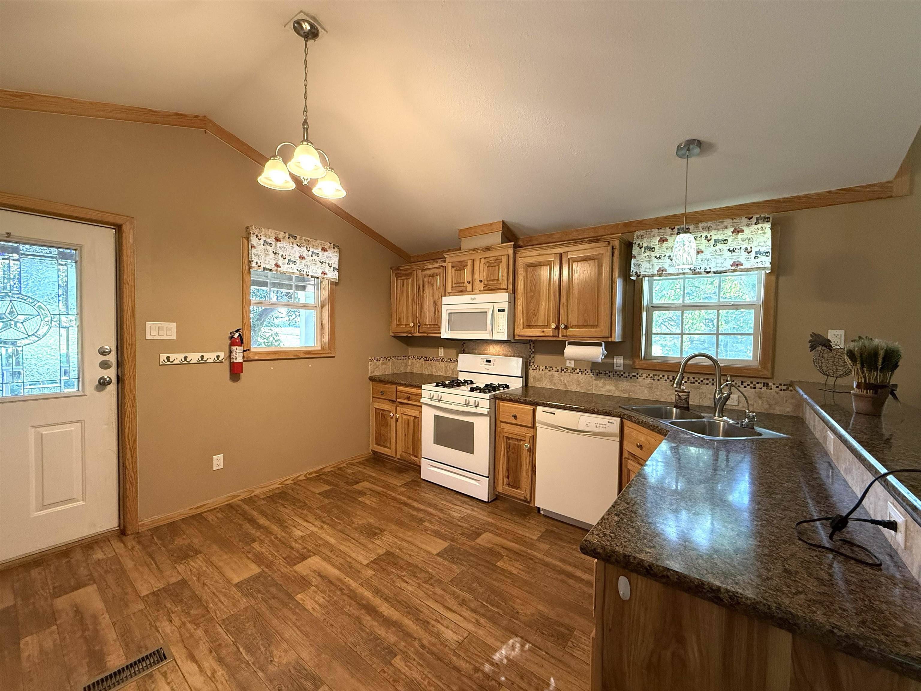 951 N 170th Road, Minneapolis, KS 67467