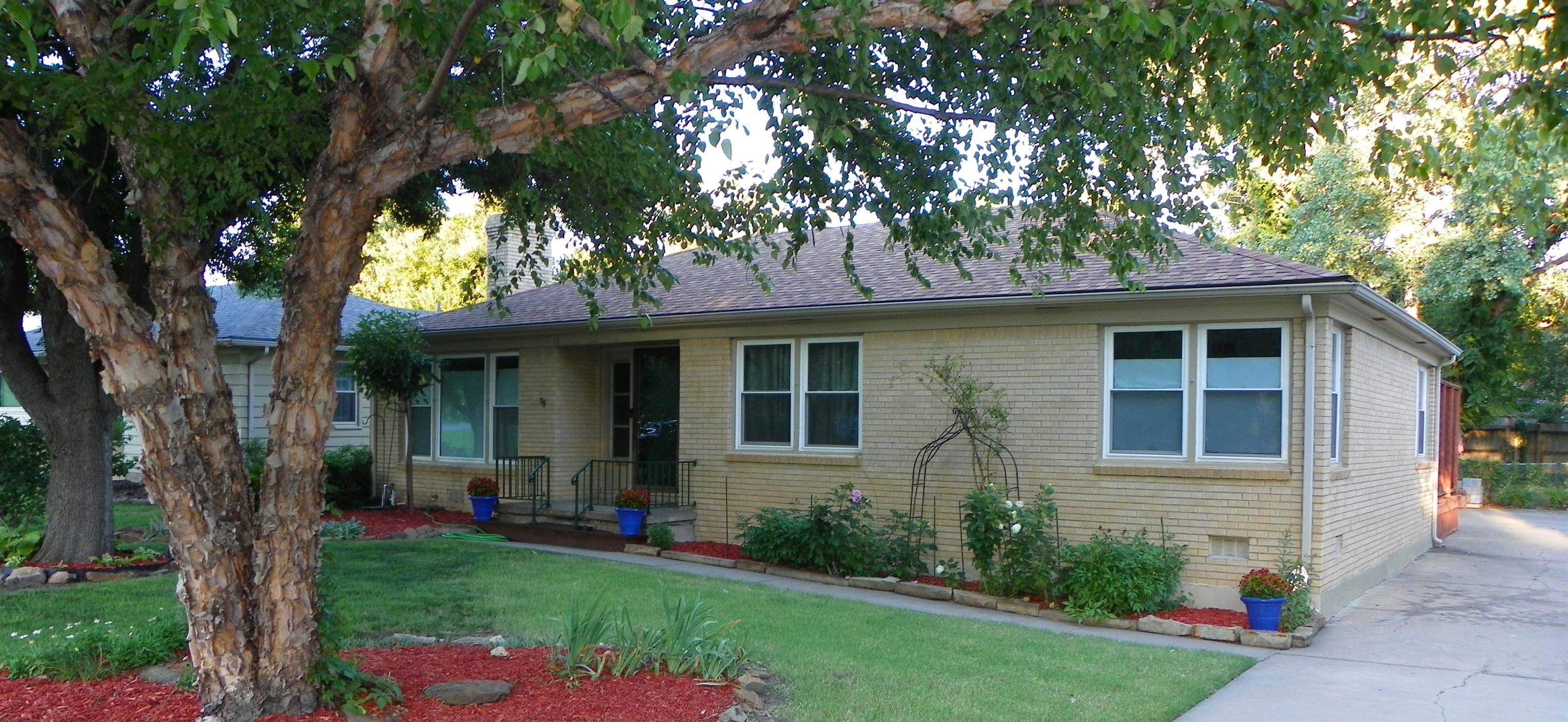 214 N Brookside Parkway, Wichita, KS 67208-4409