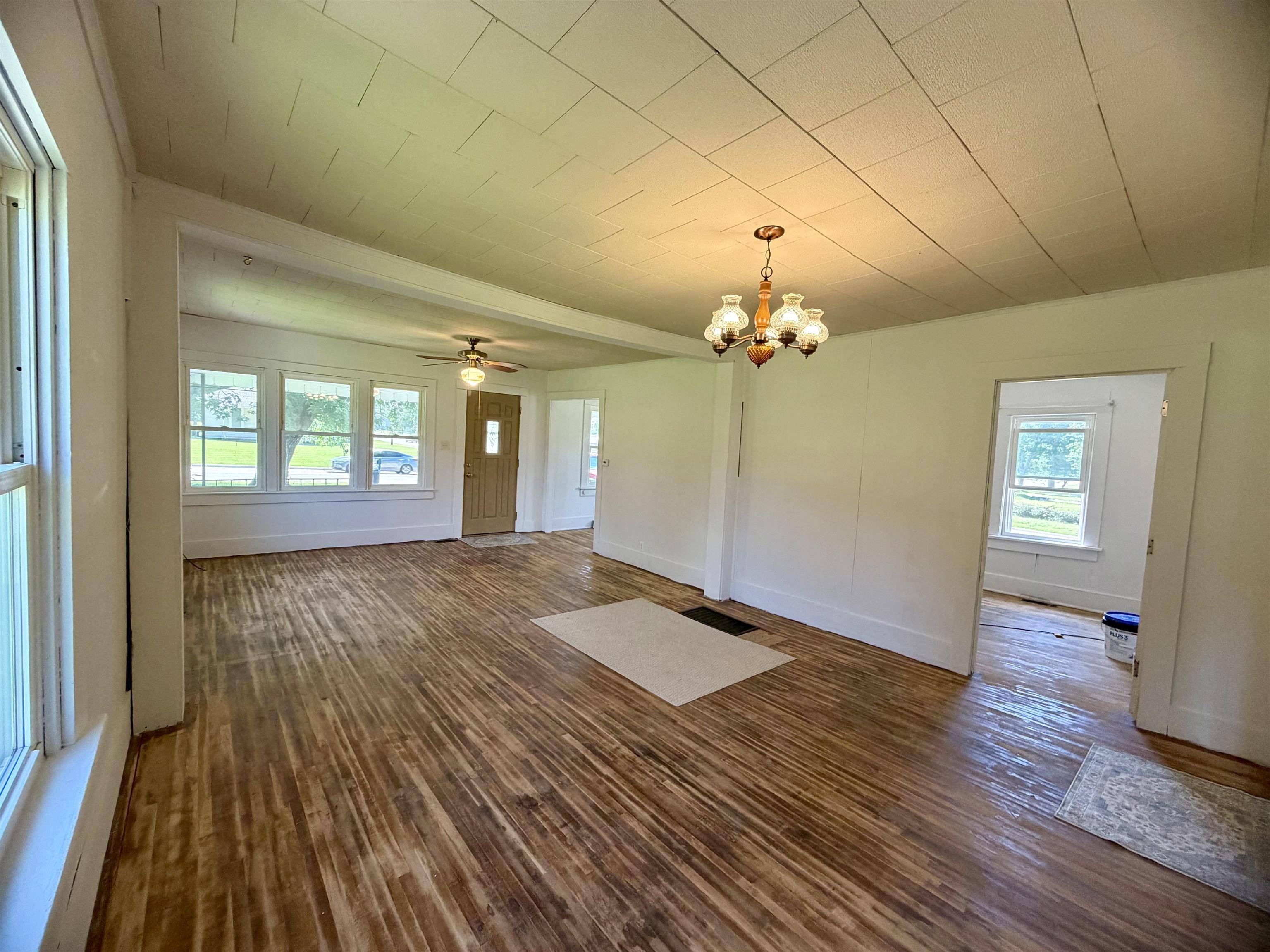 1301 N Main St, Eureka, KS 67045