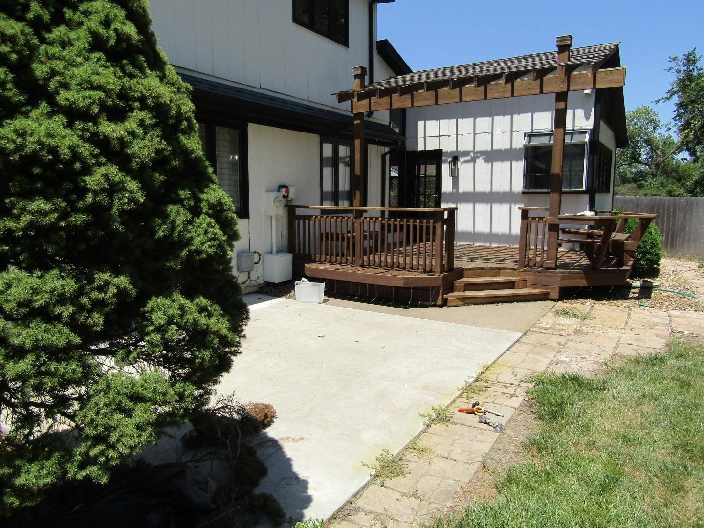 117 S Eastborough Rd., Salina, KS 67401