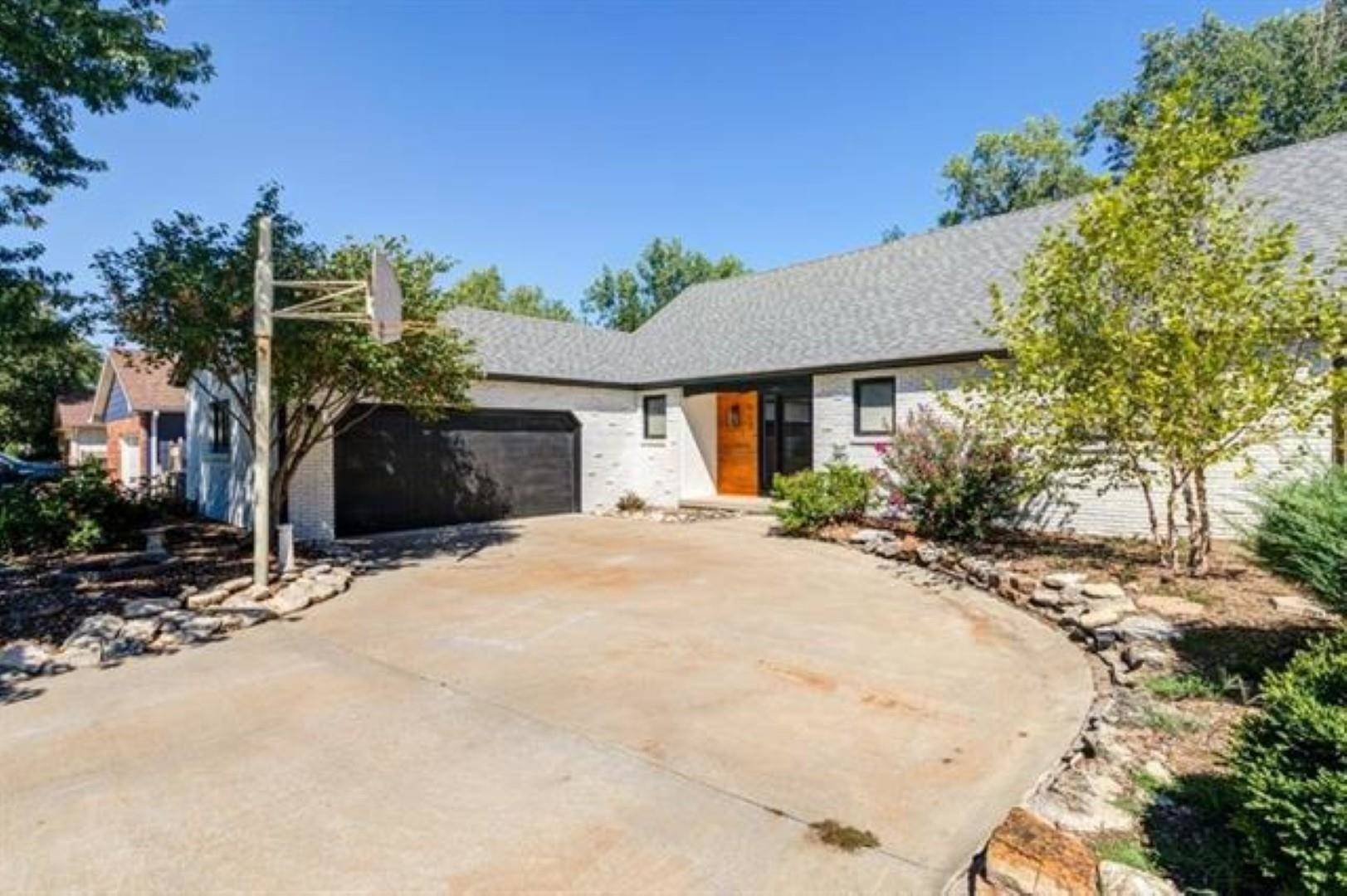 117 S Eastborough Rd., Salina, KS 67401