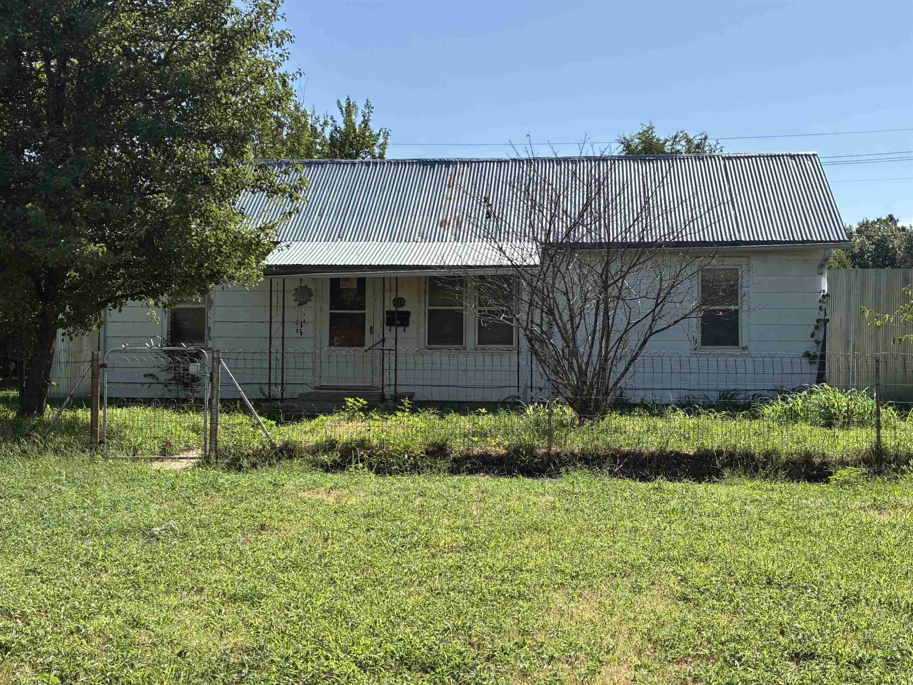 425 S Kansas Ave, Anthony, KS 67003