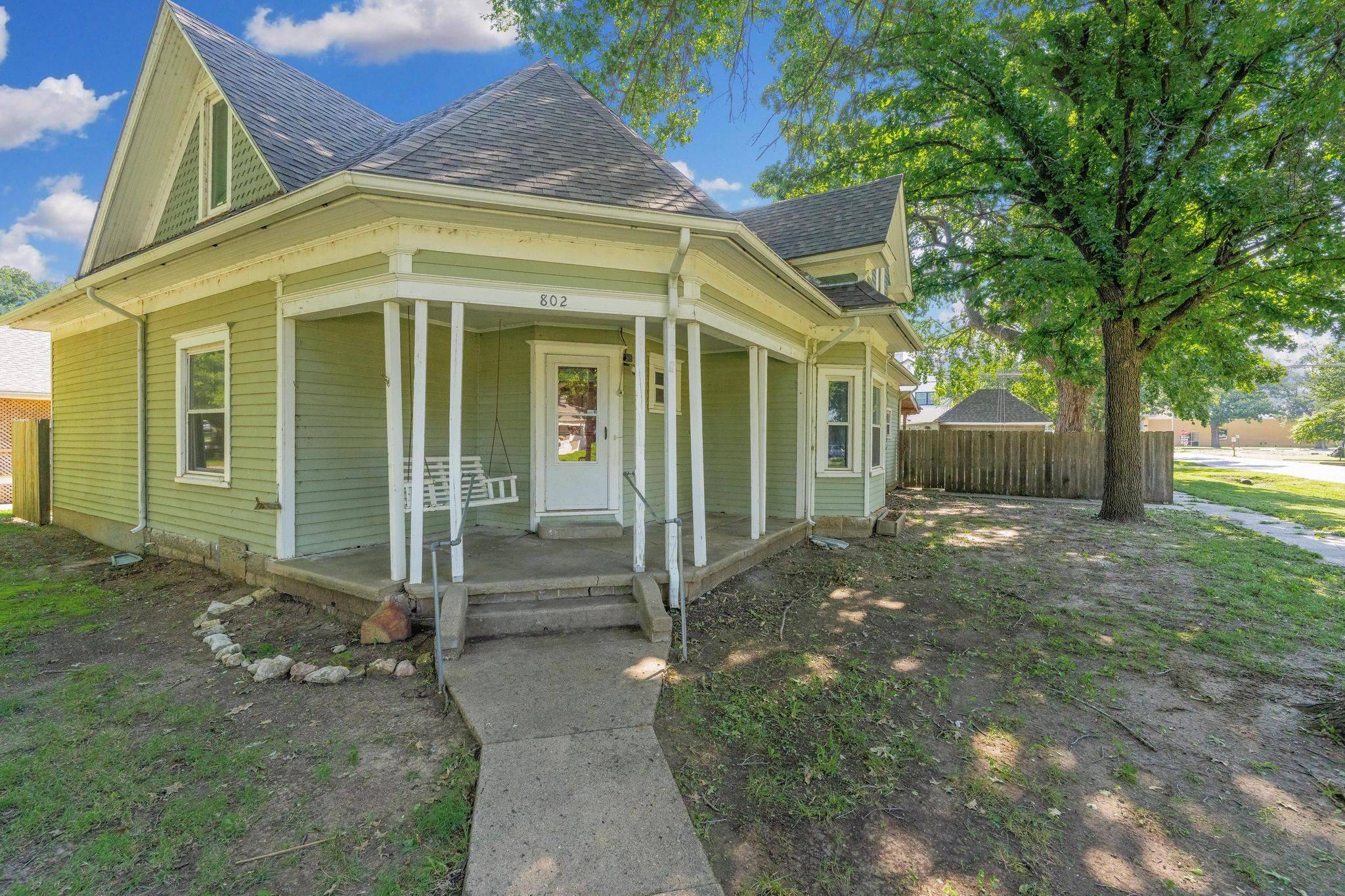802 N Linden St, Belle Plaine, KS 67013