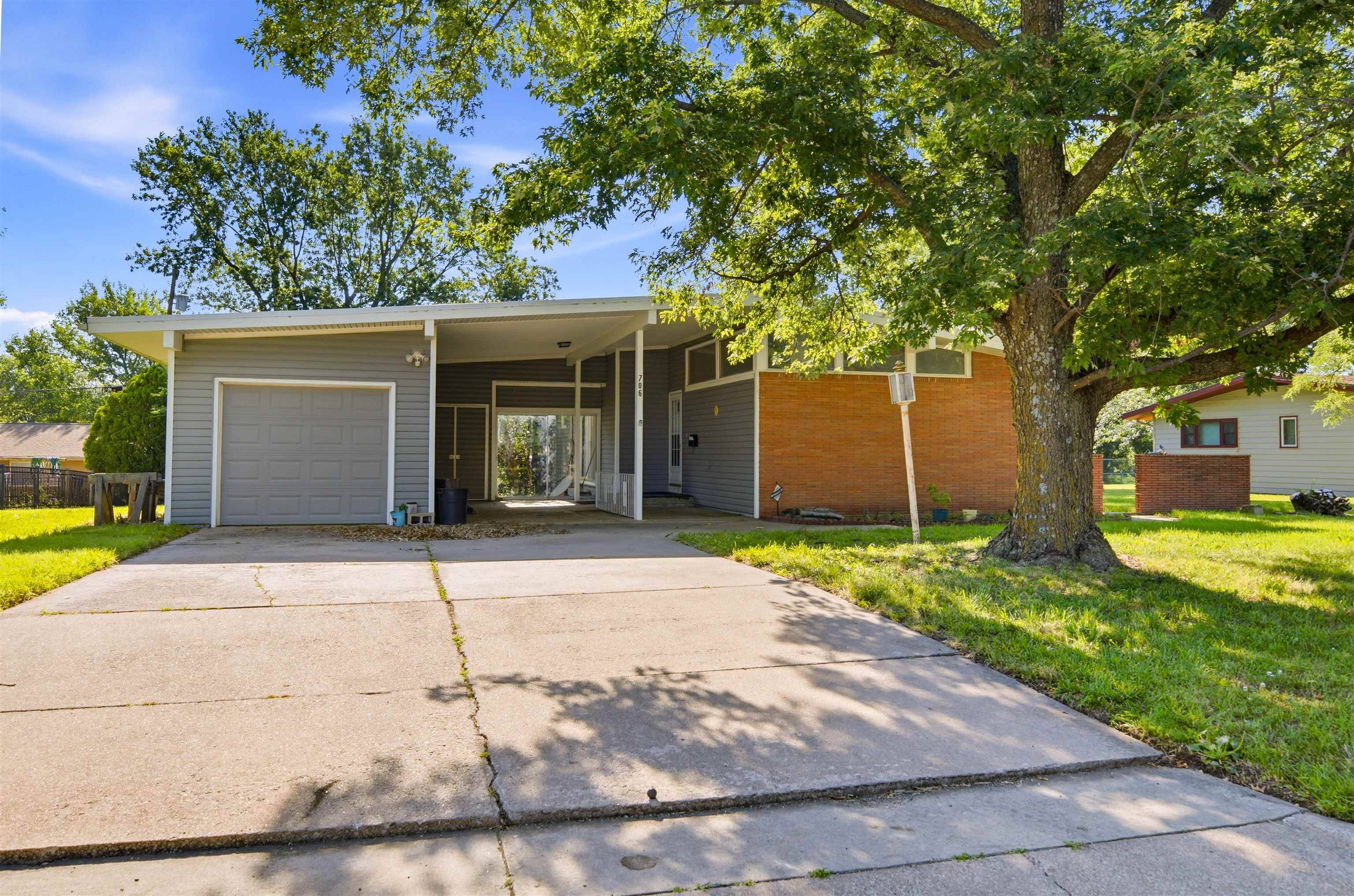 706 S Freeborn, Marion, KS 66861