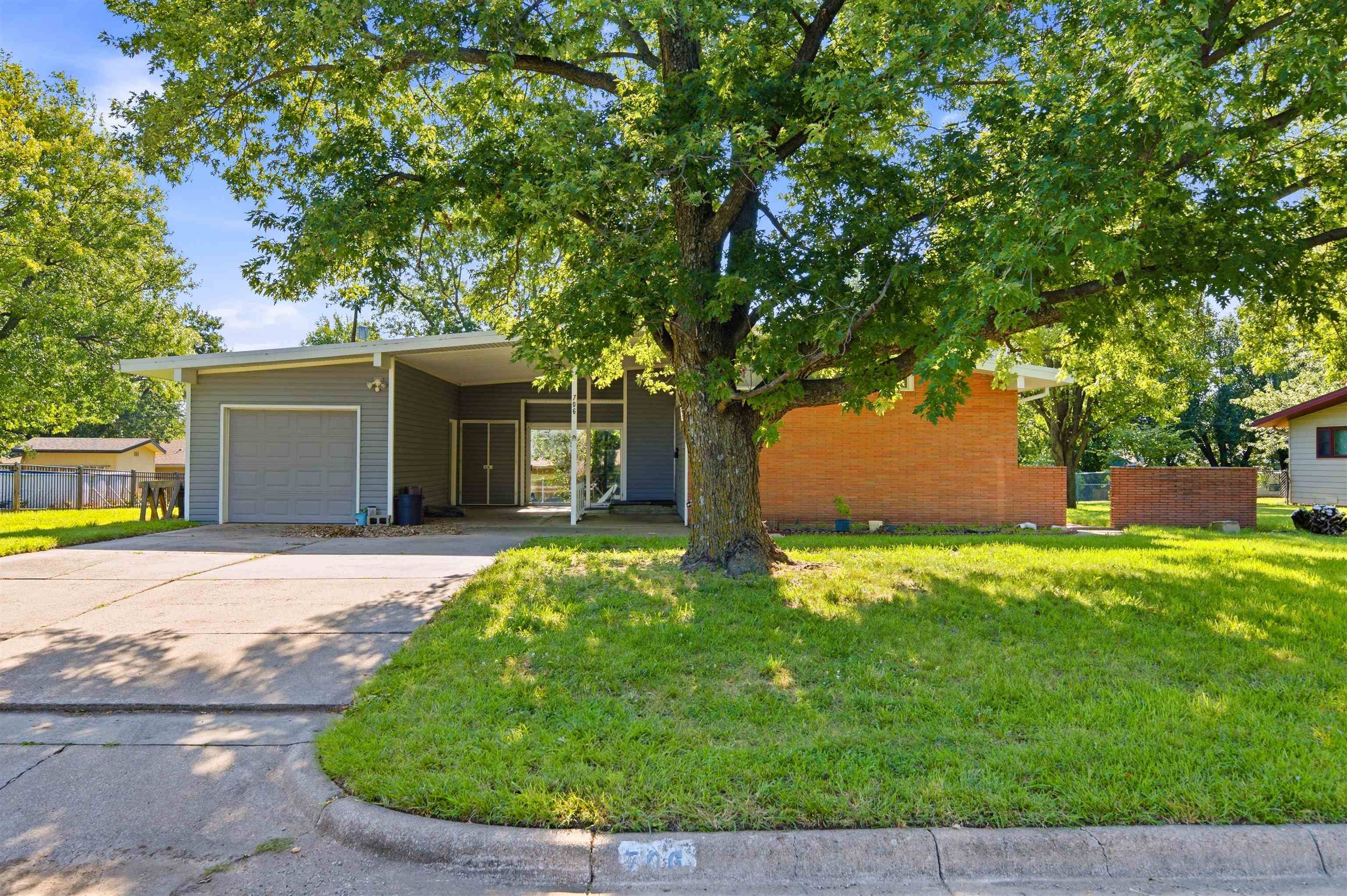 706 S Freeborn, Marion, KS 66861