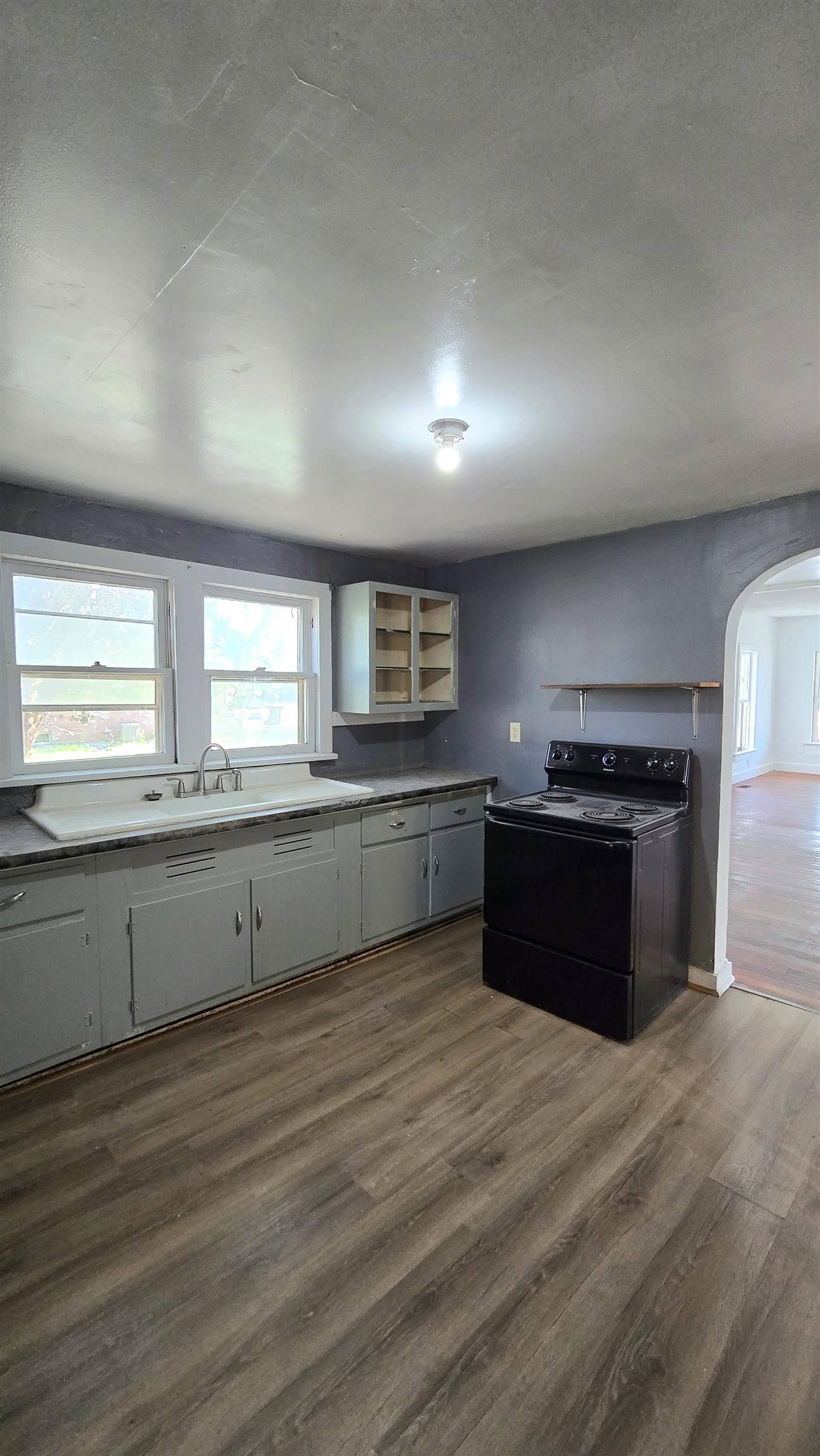 710 N 9th St, Salina, KS 67401