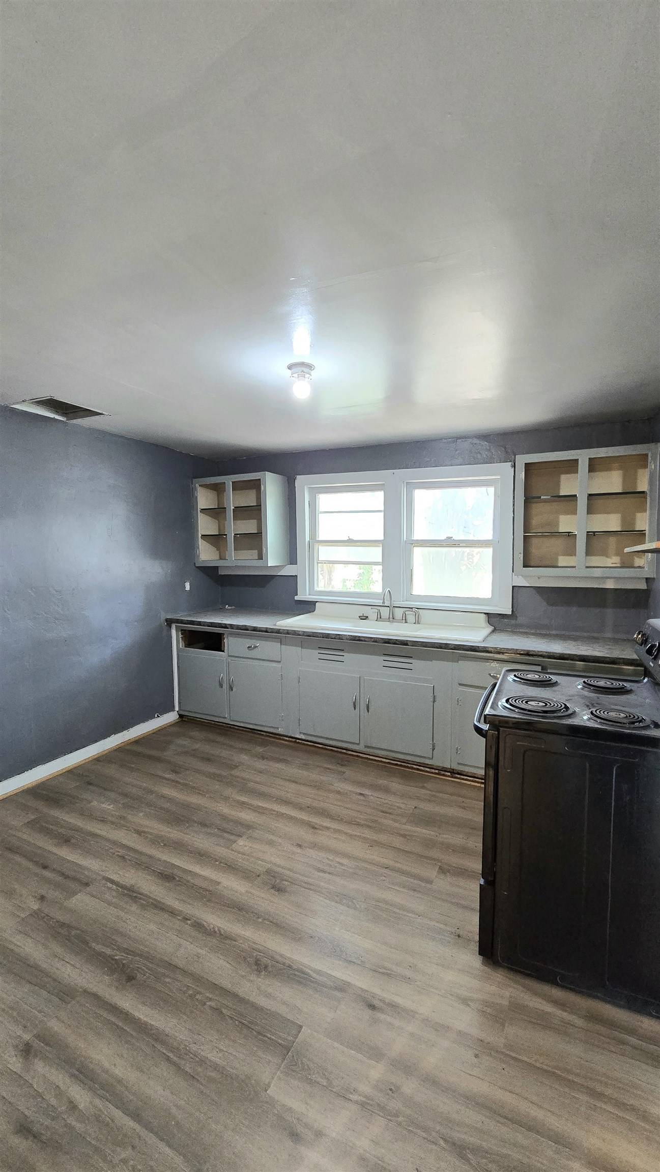 710 N 9th St, Salina, KS 67401