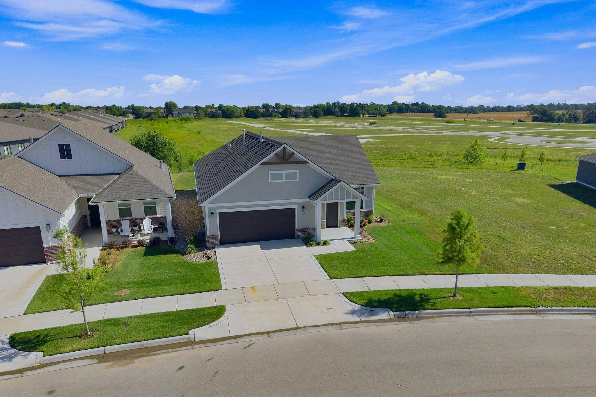 306 W Boxthorn Dr, Andover, KS 67002