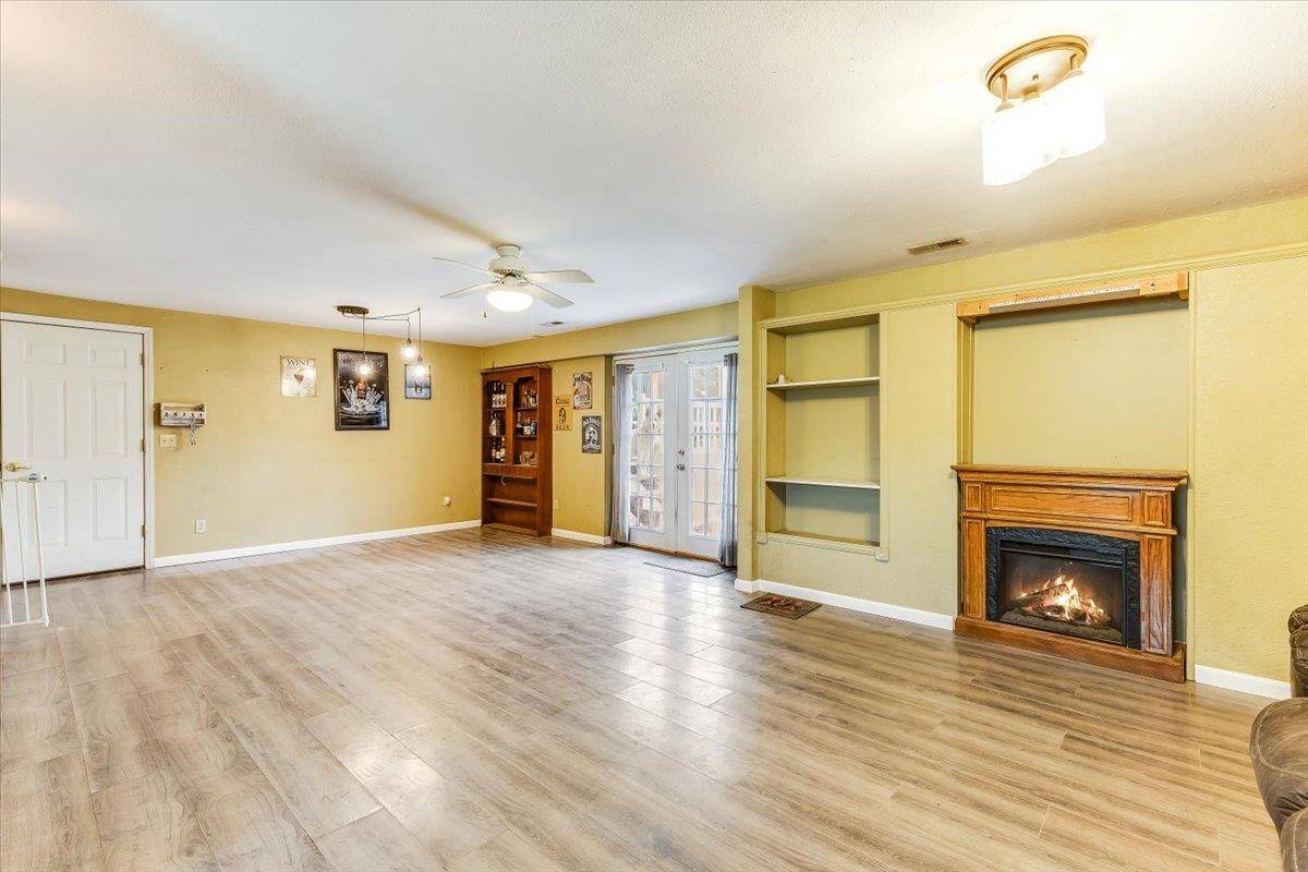 326 N Jane St, Haysville, KS 67060-1341