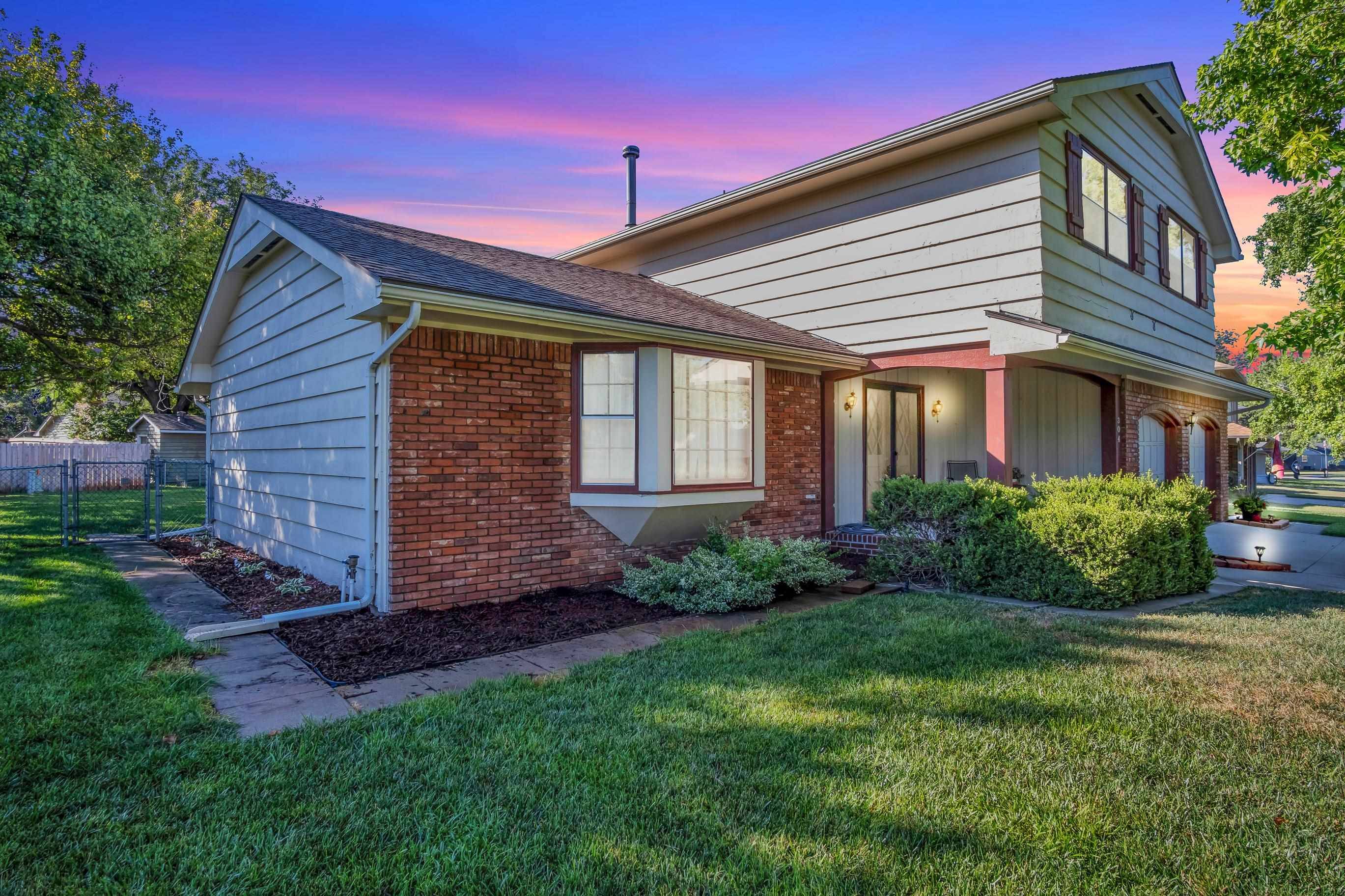 304 Rolling Hills Dr, Newton, KS 67114