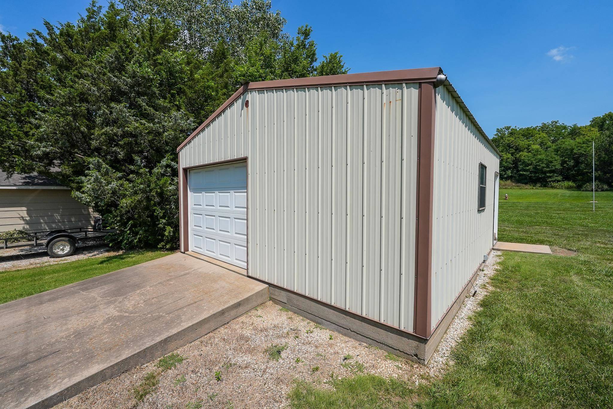 1009 Country Club Dr, Eureka, KS 67045