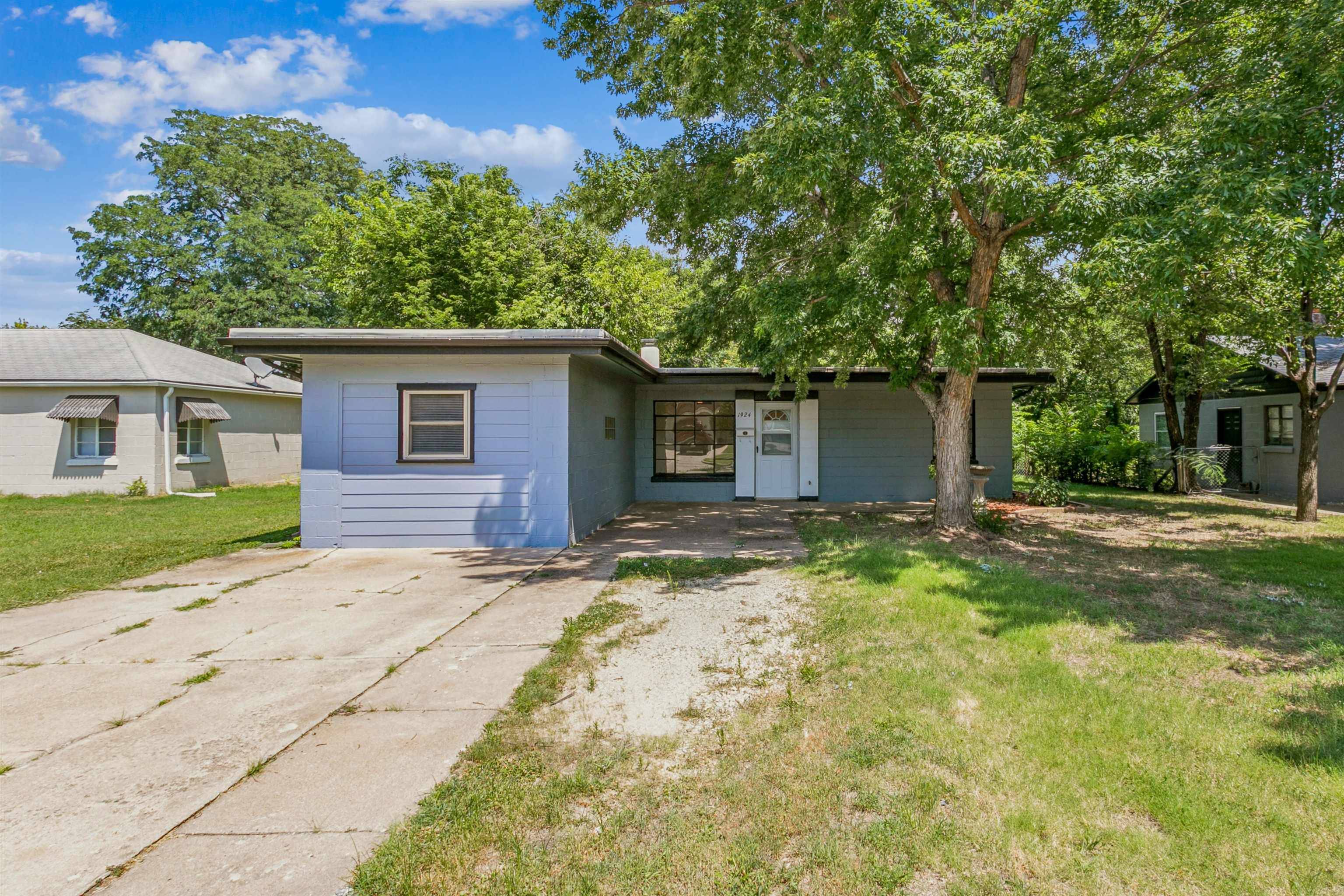 1924 S Fern Ave, Wichita, KS 67213
