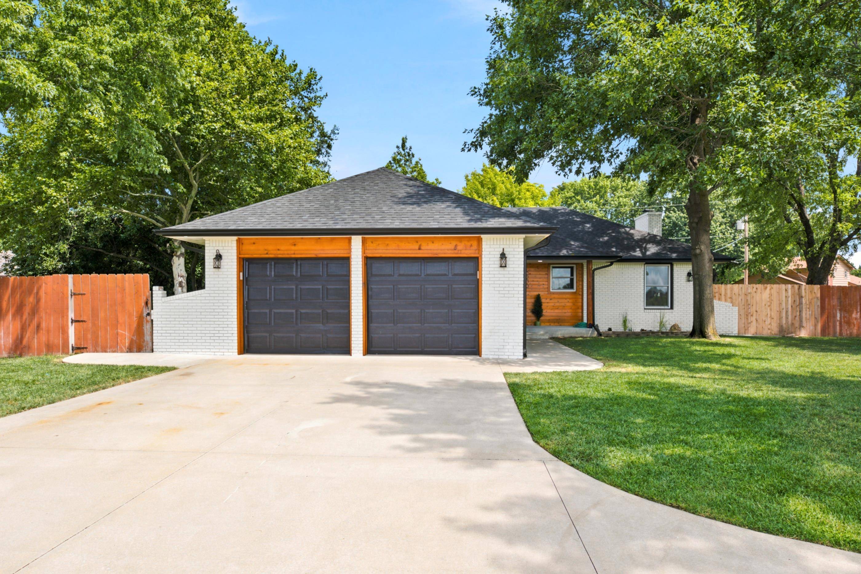 2200 W 51st st, Wichita, KS 67204