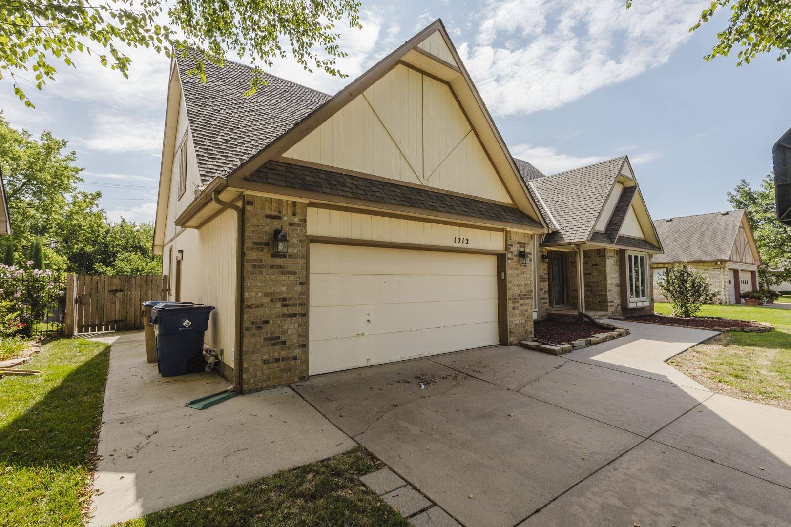 1212 N Coachhouse Rd, Wichita, KS 67235