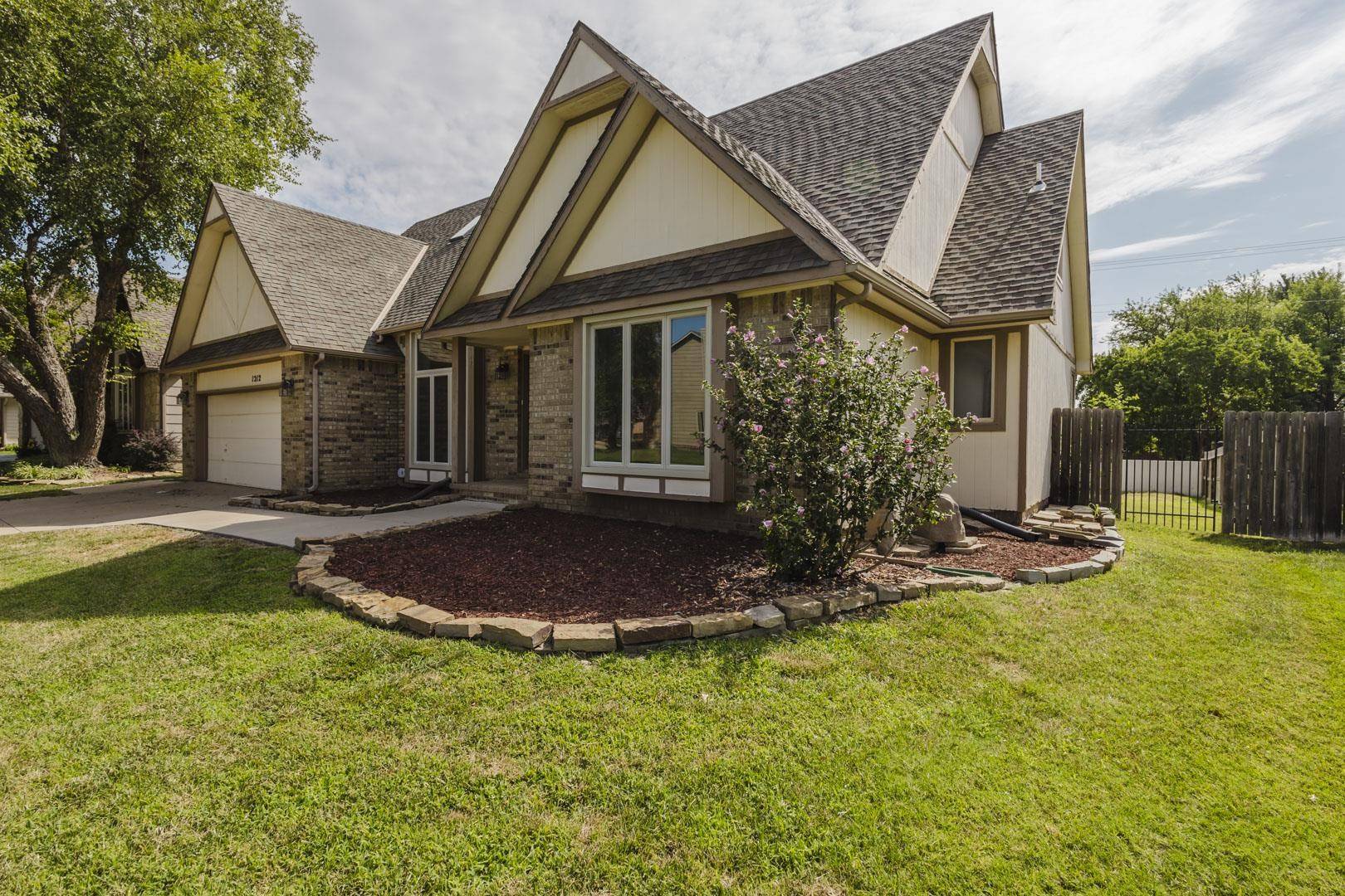 1212 N Coachhouse Rd, Wichita, KS 67235