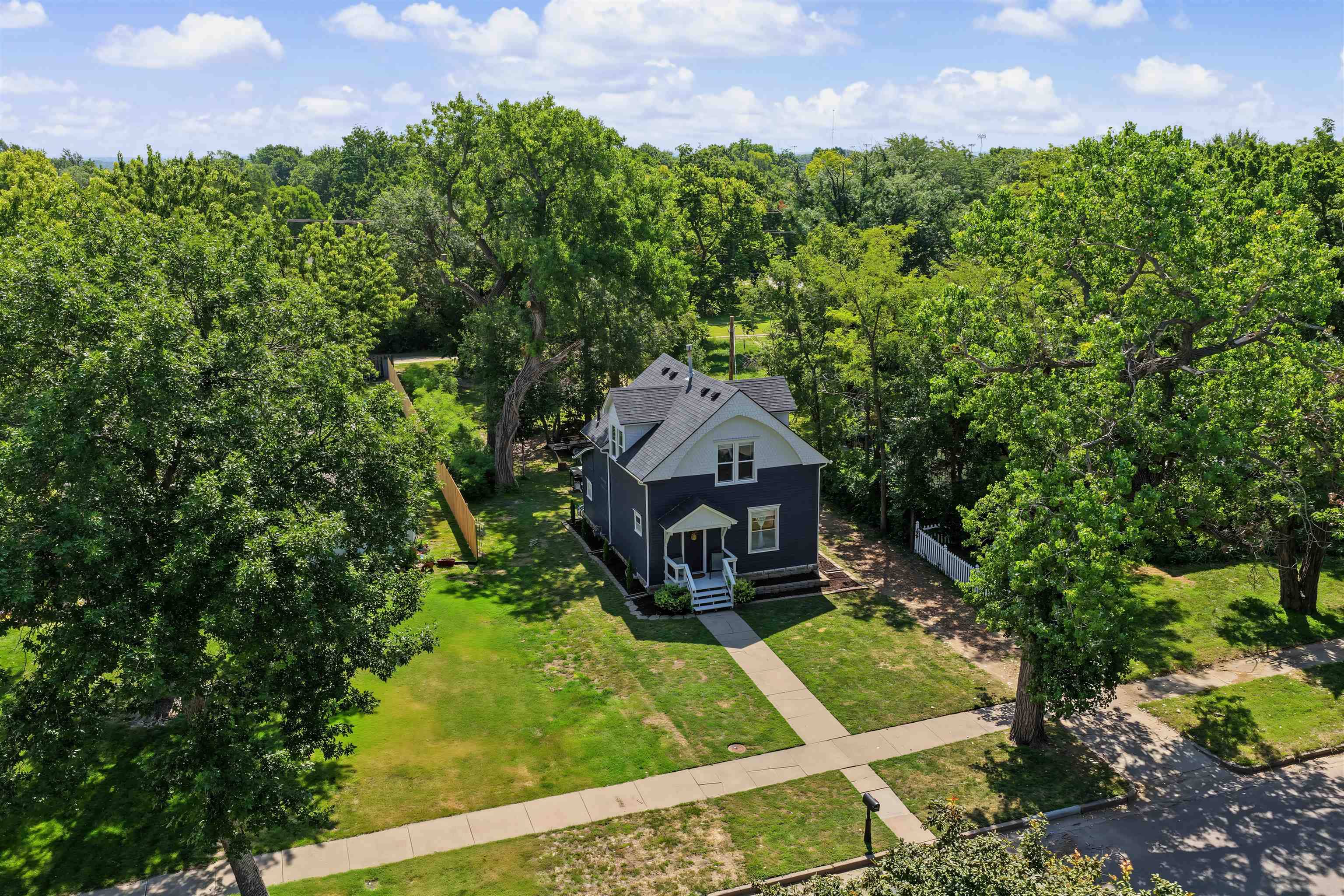 912 N Main St., Lindsborg, KS 67456