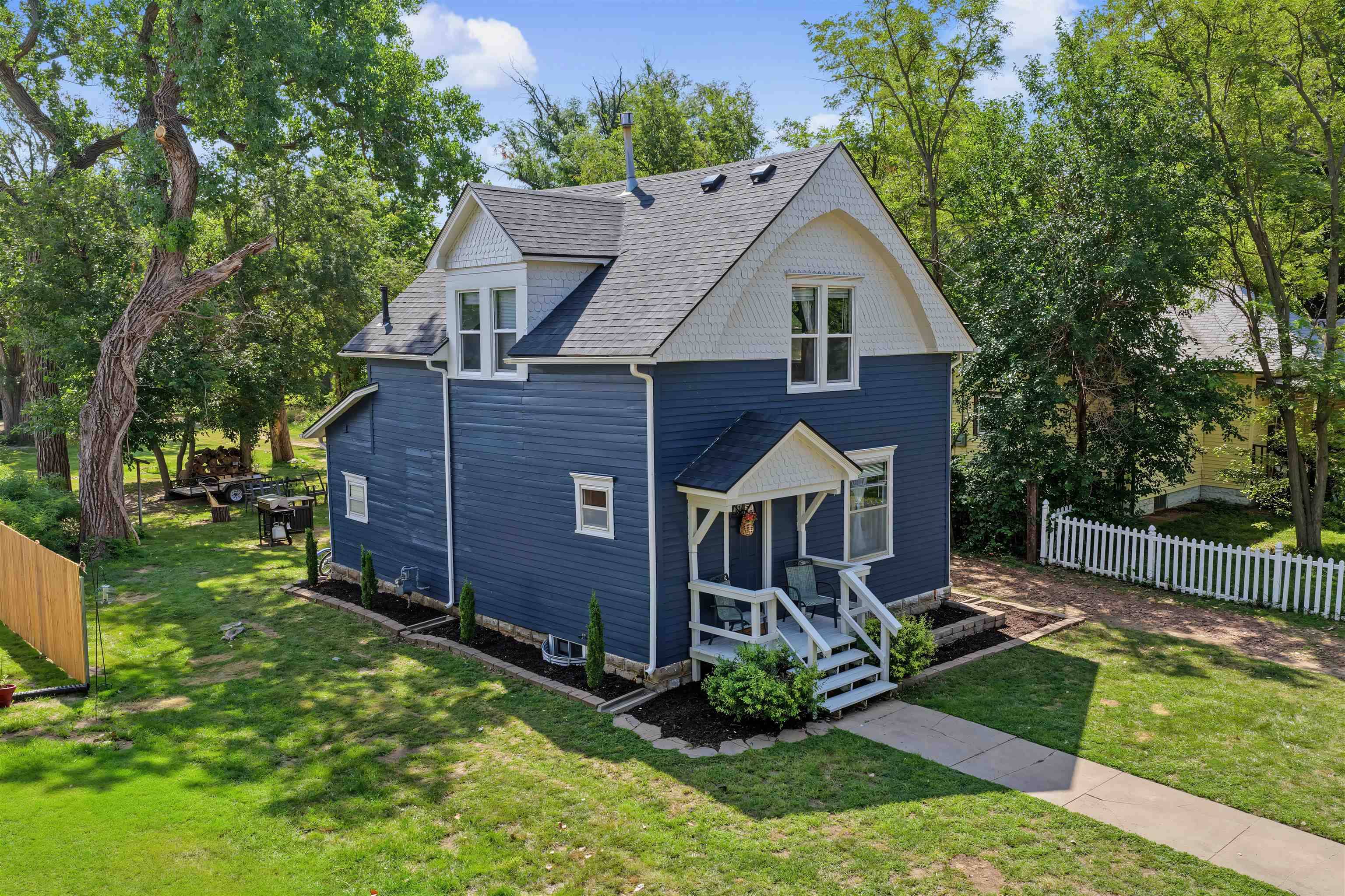 912 N Main St., Lindsborg, KS 67456