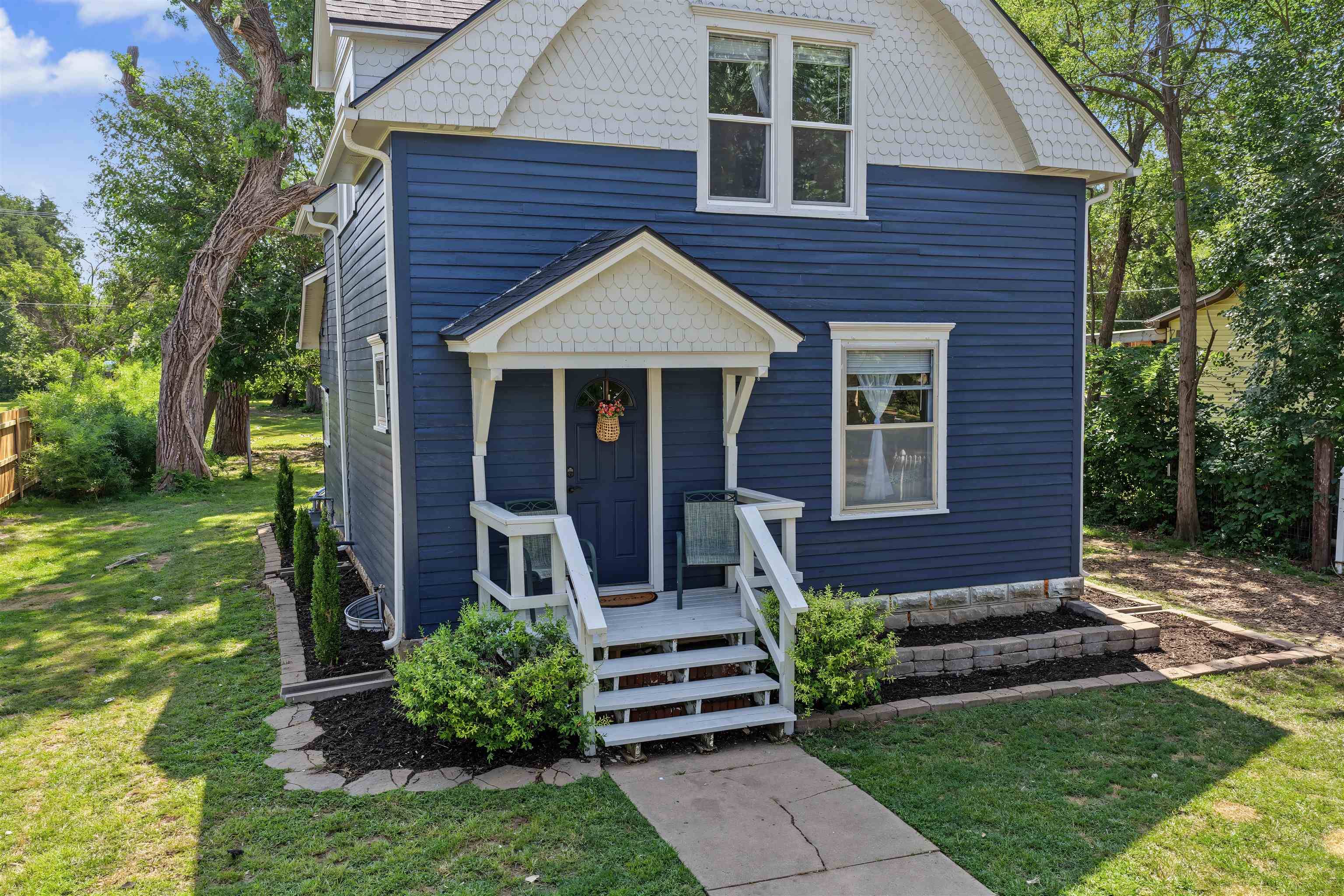 912 N Main St., Lindsborg, KS 67456