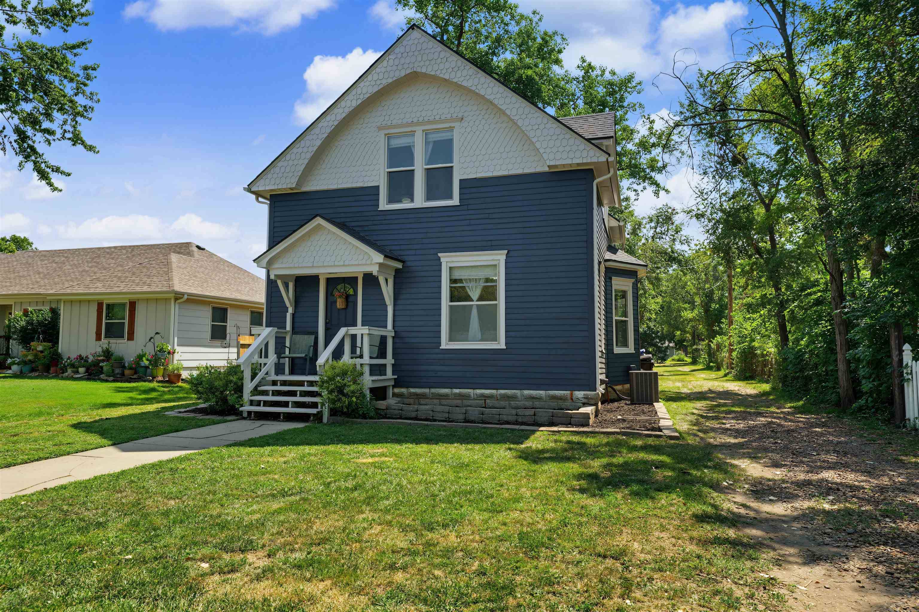 912 N Main St., Lindsborg, KS 67456