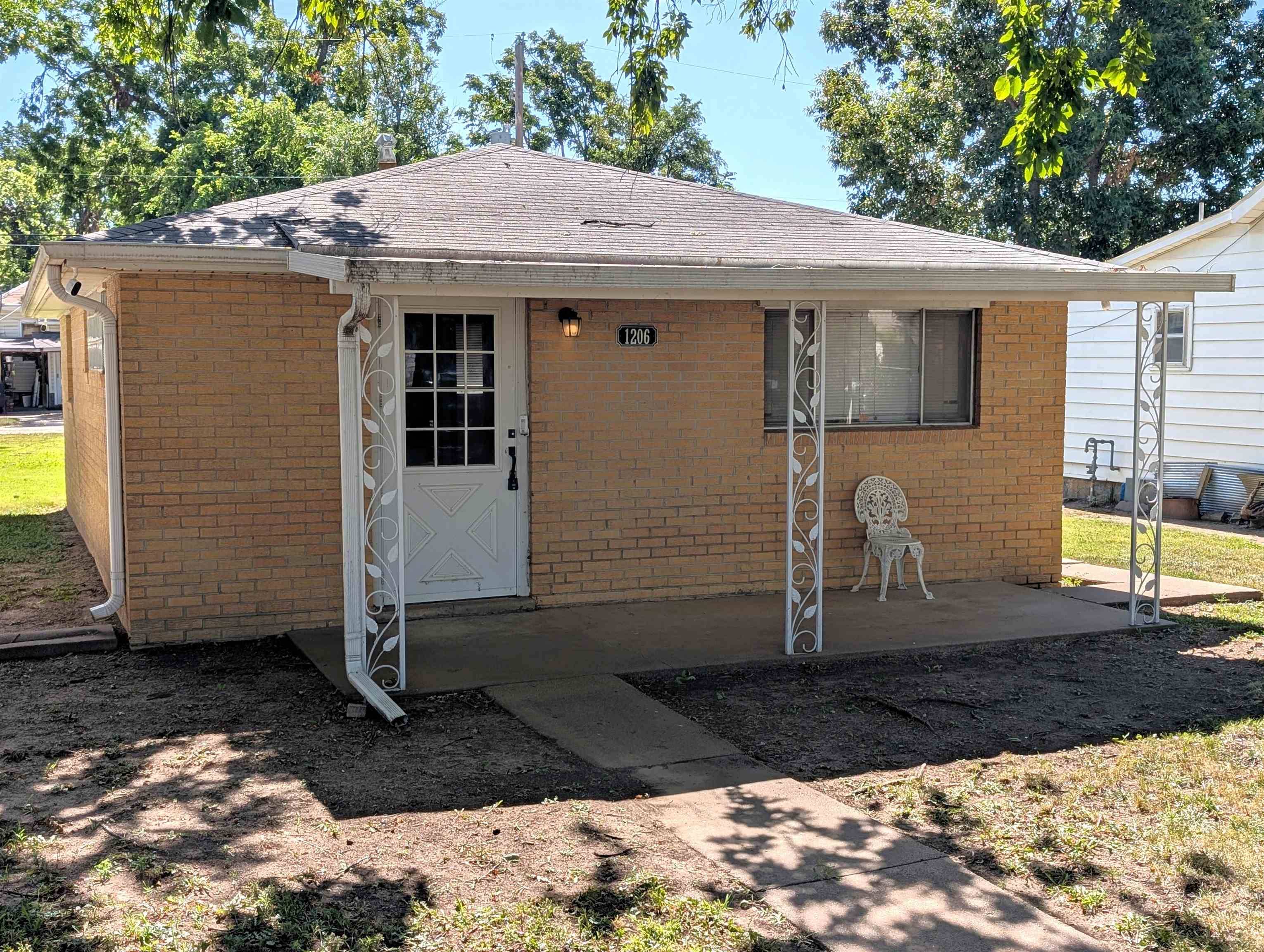 1206 N 8th St, Salina, KS 67401