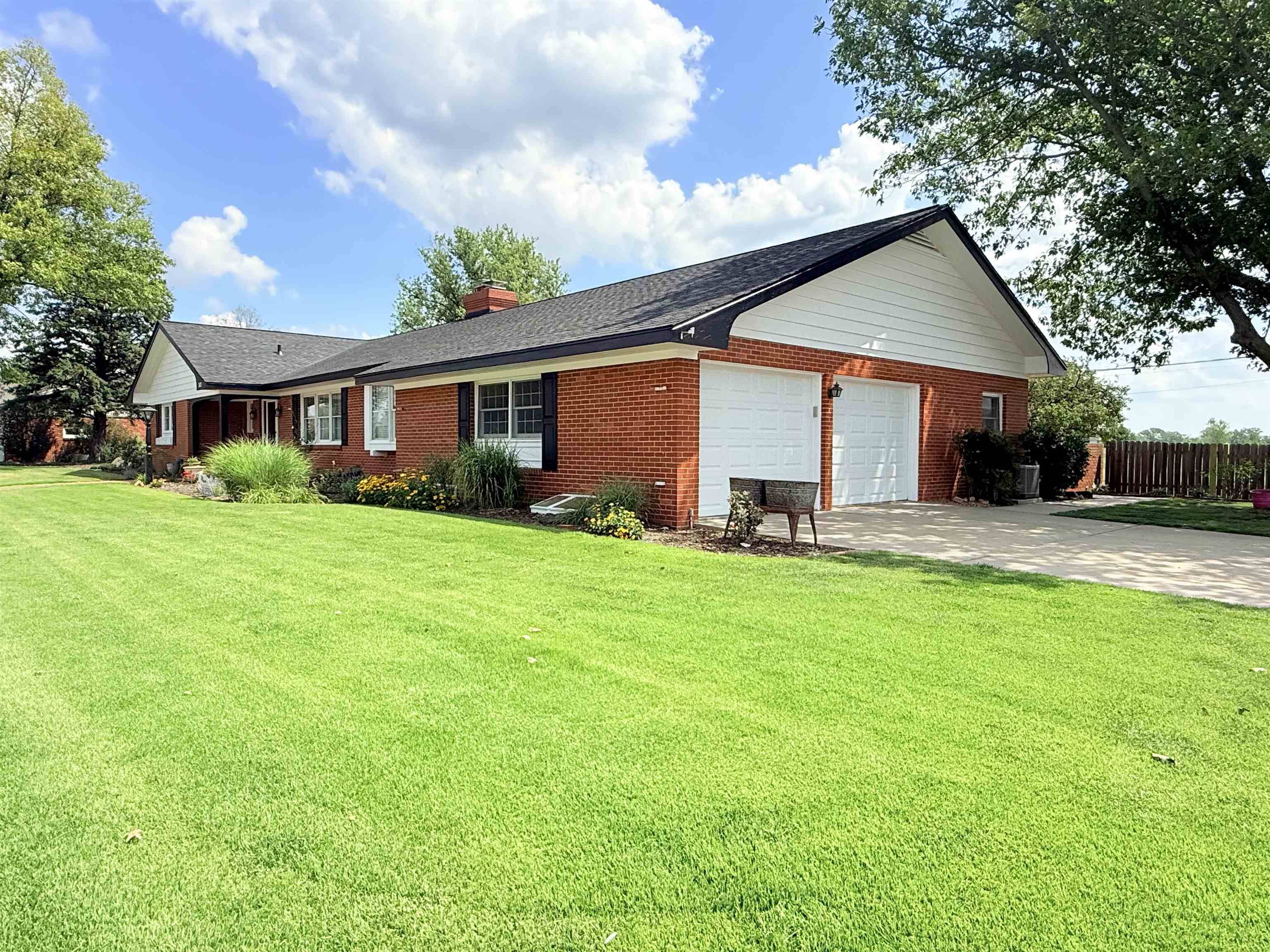 312 Willow Rd., Hillsboro, KS 67063