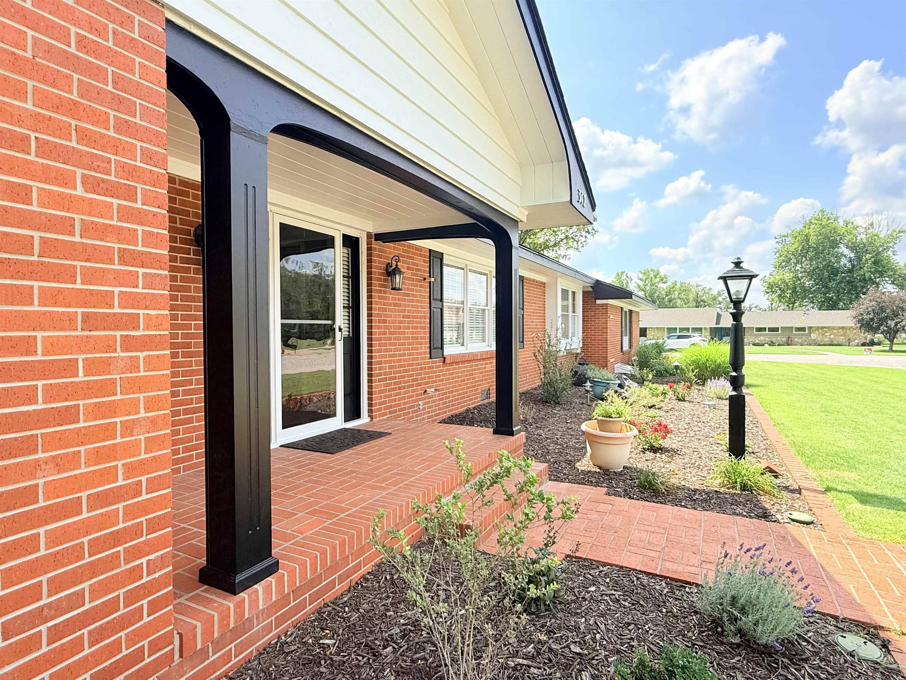 312 Willow Rd., Hillsboro, KS 67063
