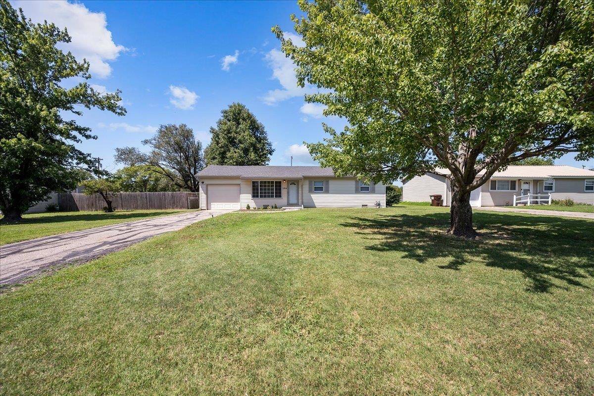 106 W Lewis St, Udall, KS 67146