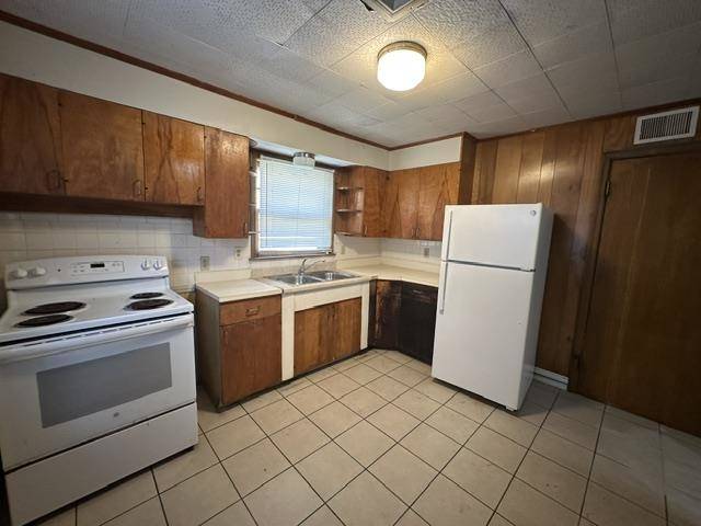 611 N Harding, Wichita, KS 67208