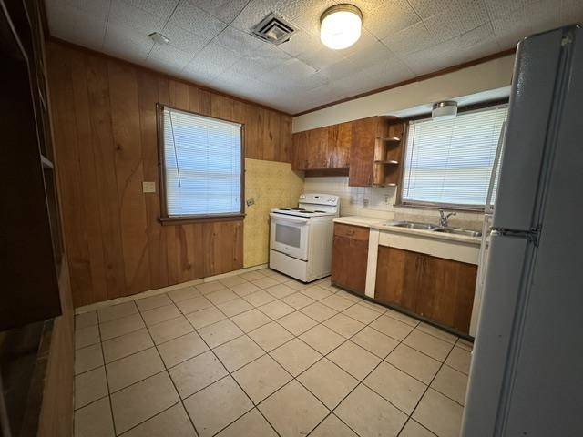 611 N Harding, Wichita, KS 67208