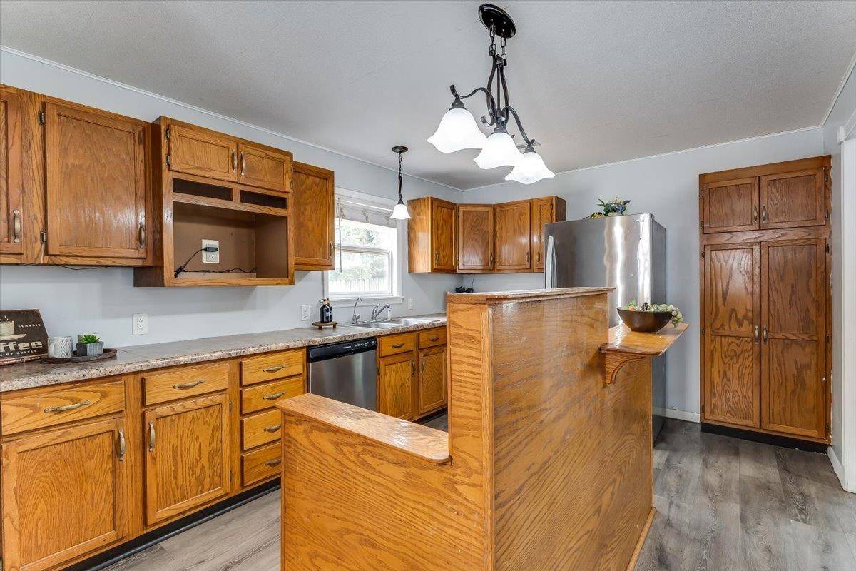 417 W Hollywood Dr, Wichita, KS 67217