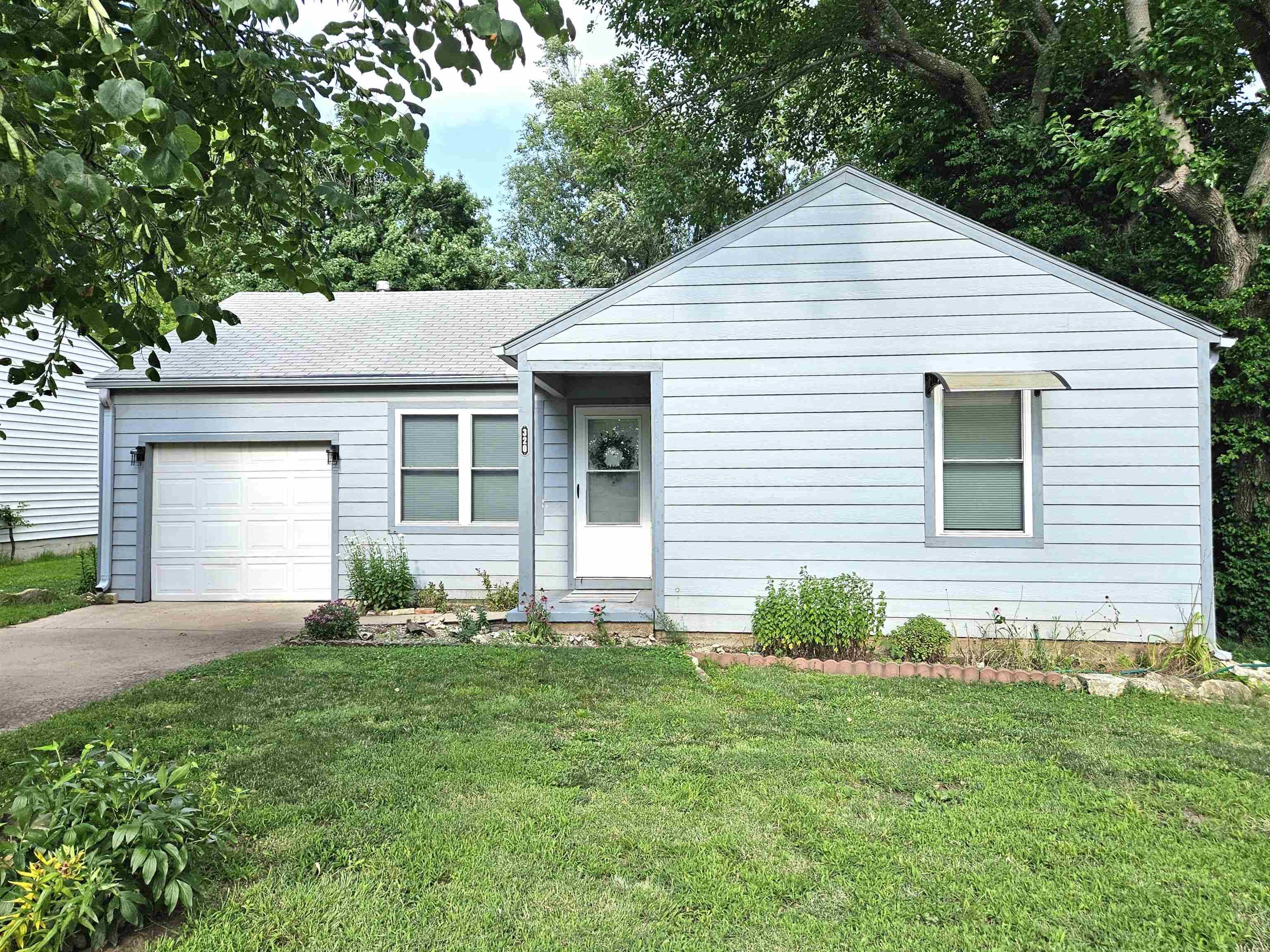 320 McCabe St, Winfield, KS 67156