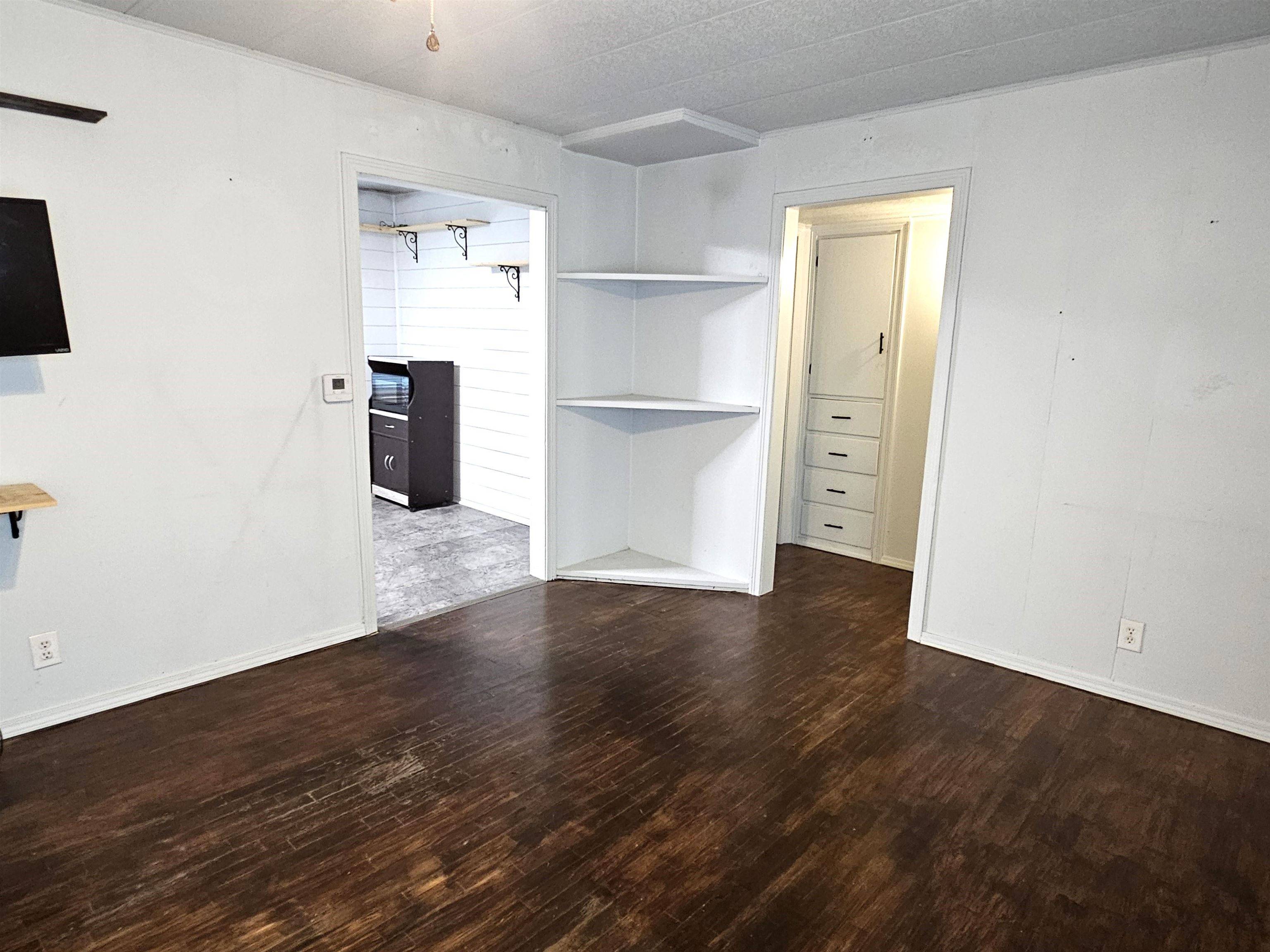 320 McCabe St, Winfield, KS 67156