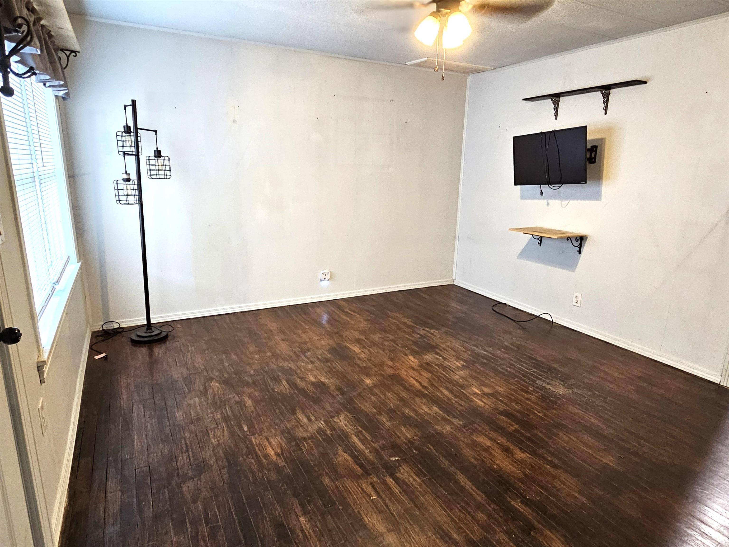 320 McCabe St, Winfield, KS 67156