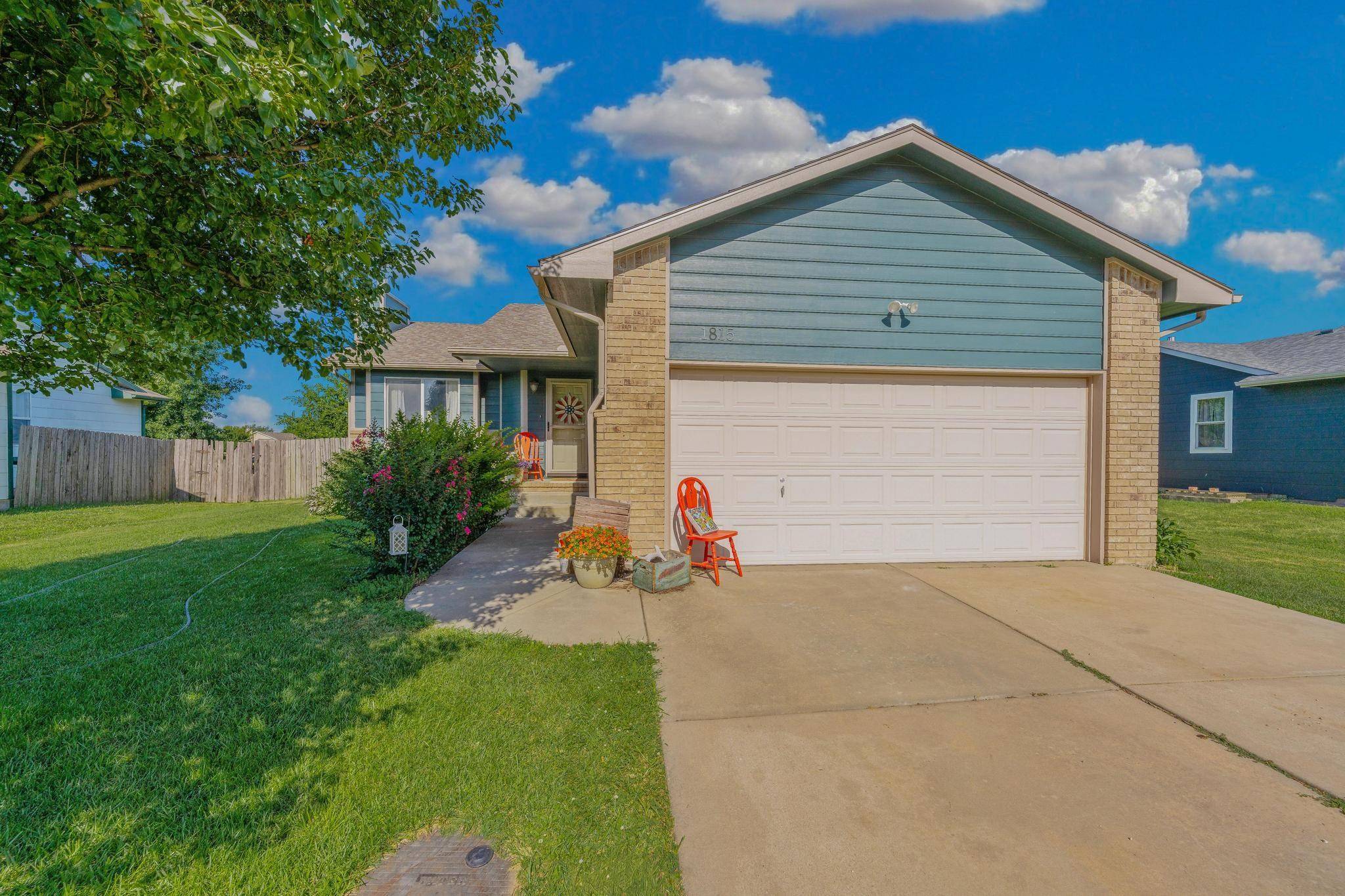 1815 N Country Walk, Mulvane, KS 67110