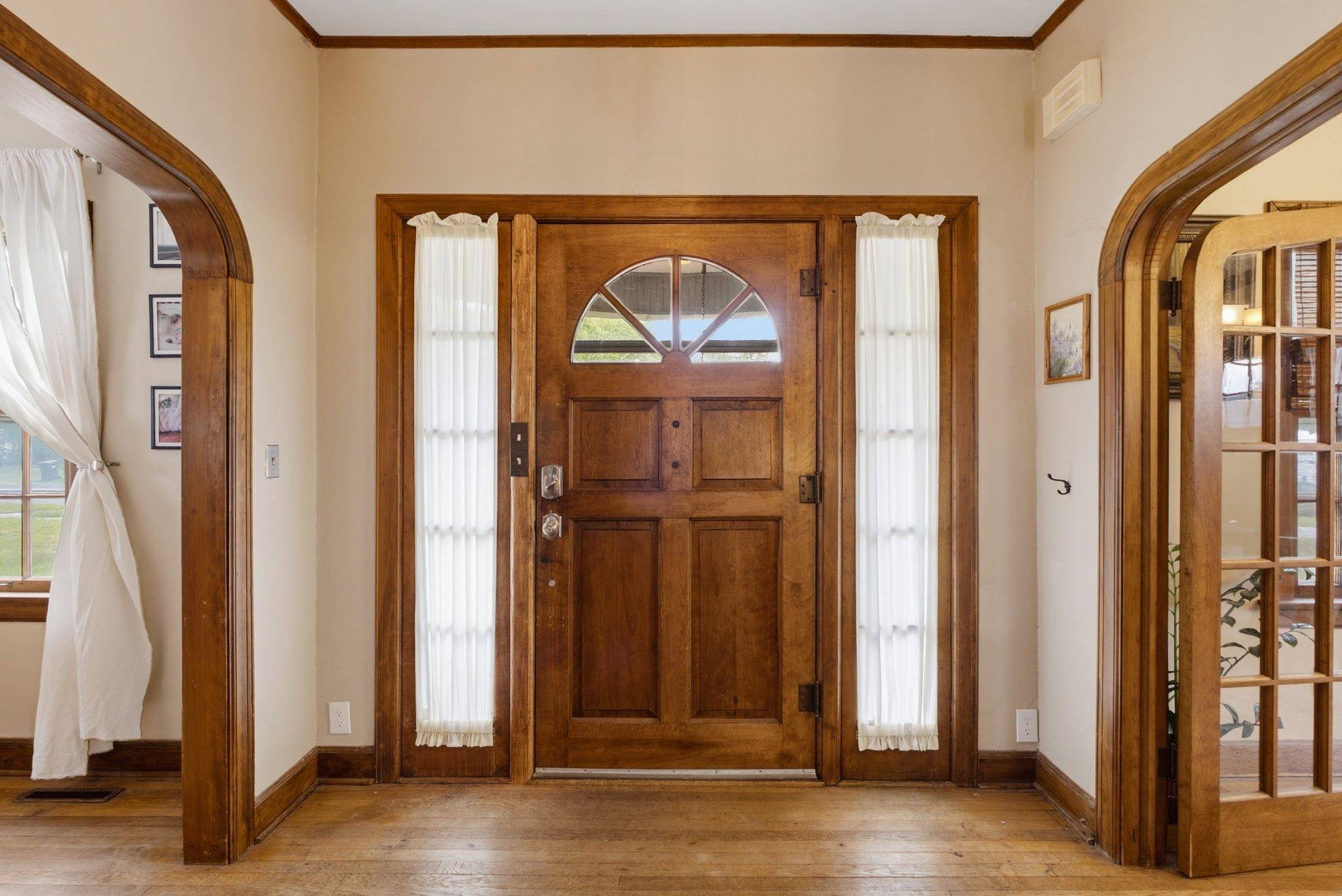 314 E 2nd St, Newton, KS 67114