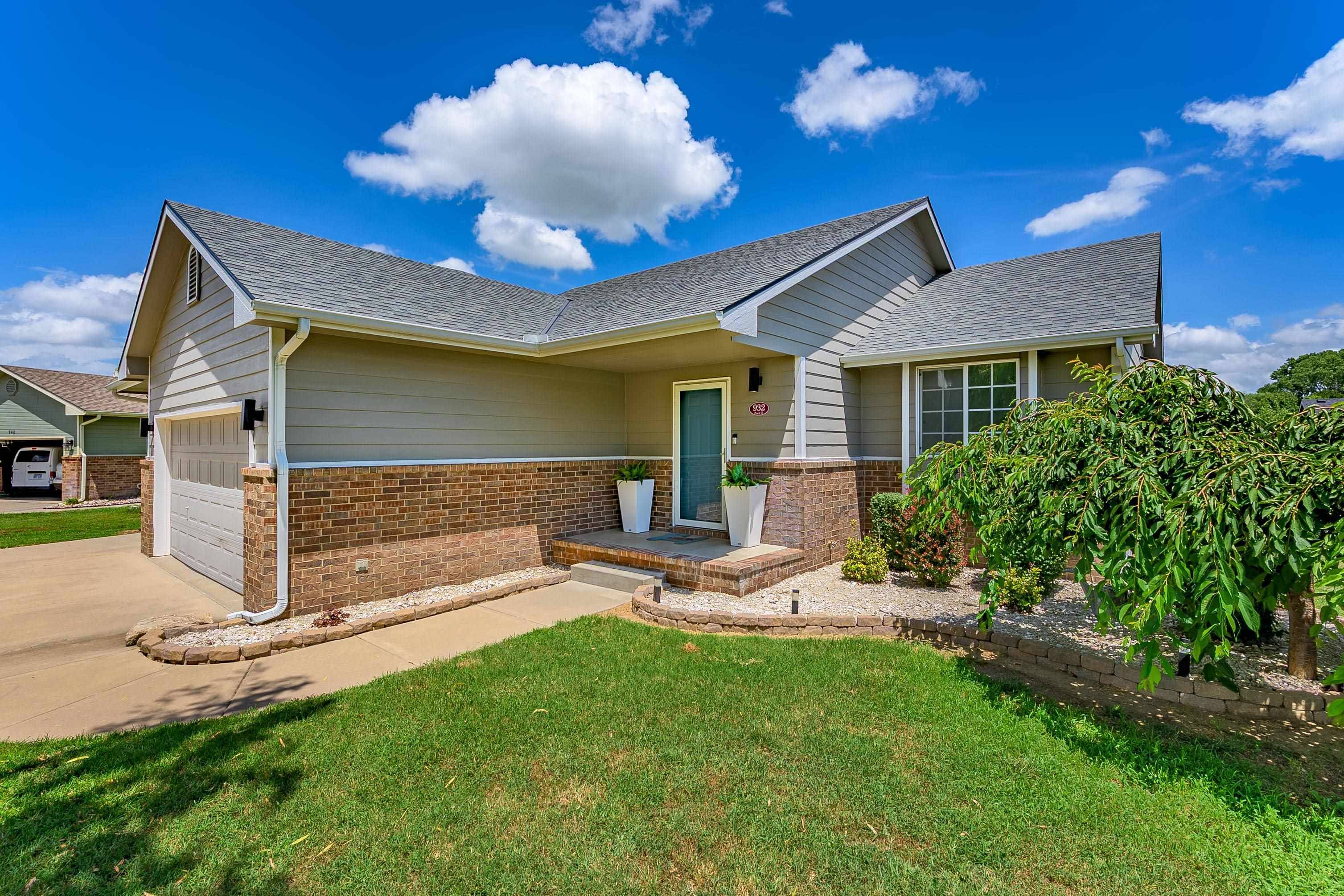 932 E Peach Ct, Haysville, KS 67060