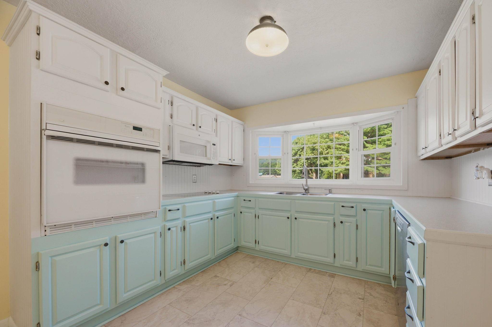 1442 N Prairie Lane, Derby, KS 67037