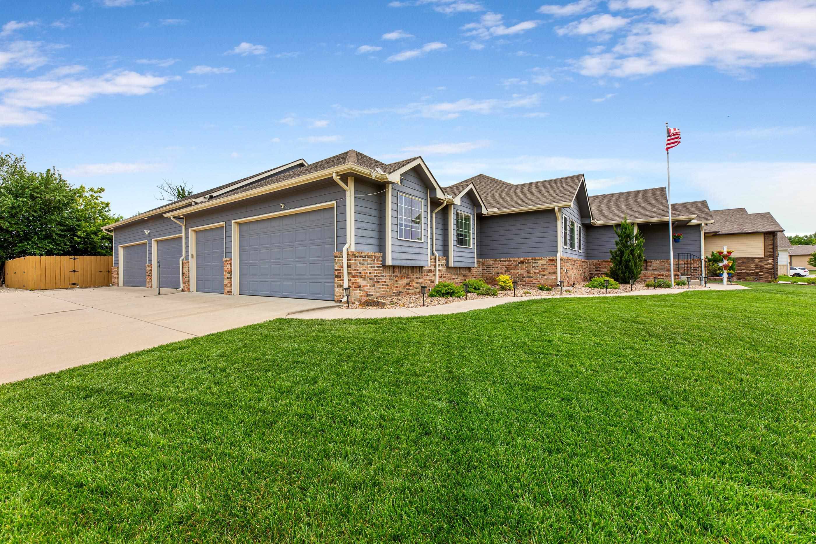 2102 S Cranbrook St, Wichita, KS 67207