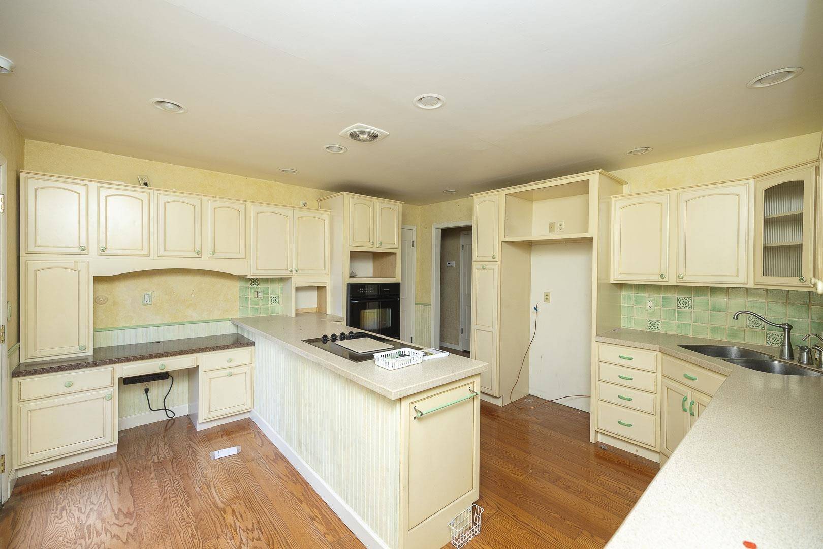 301 S Cardington, Wichita, KS 67209