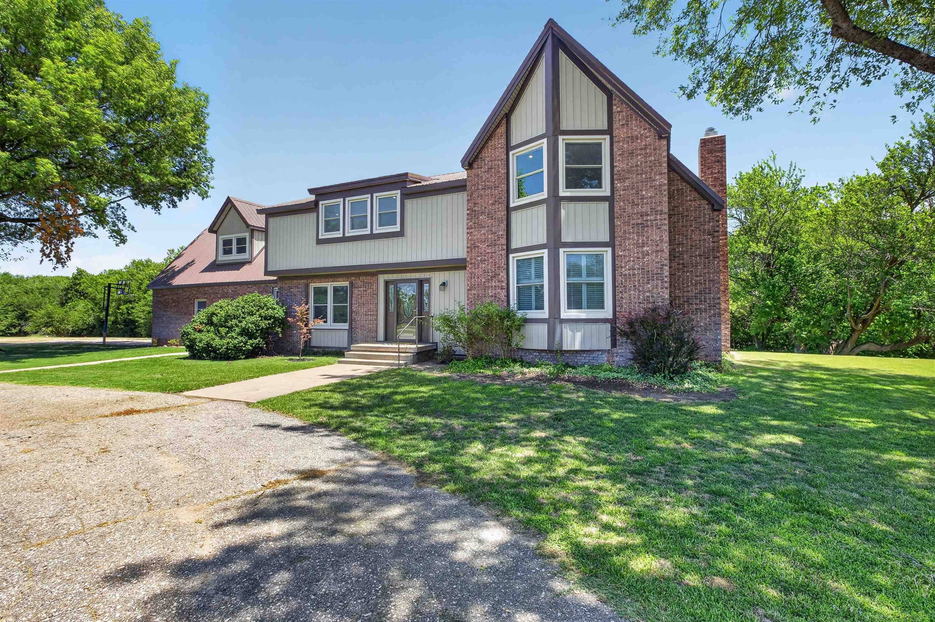 808 NW 4 Ave, Harper, KS 67058